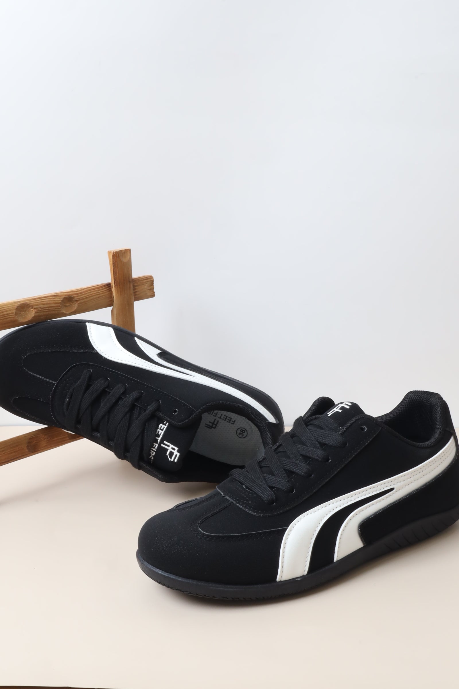 حذاء رياضي نسائي 02-477