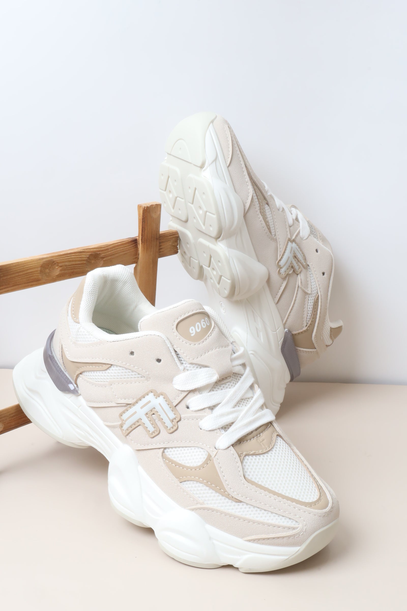 حذاء رياضي نسائي 03-465