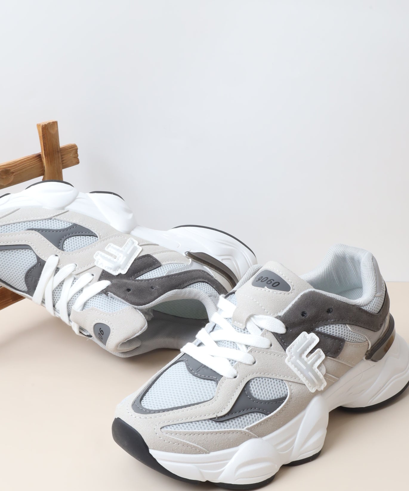 حذاء رياضي نسائي 03-465