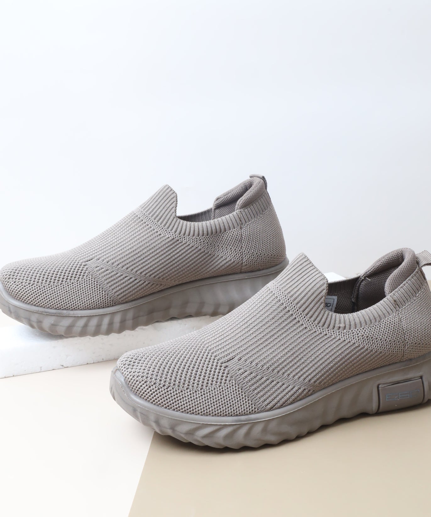 حذاء رياضي نسائي 86-506