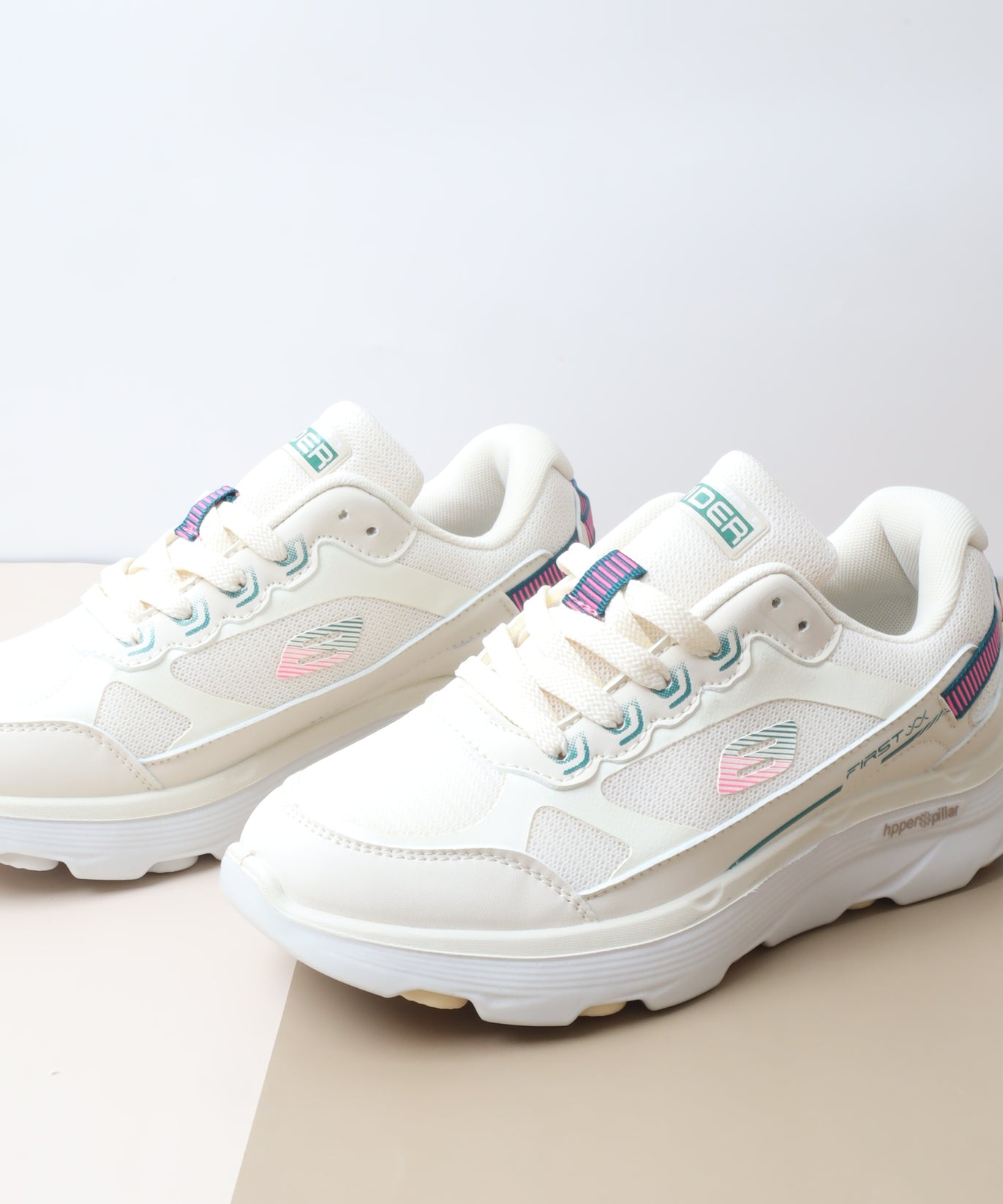 حذاء رياضي نسائي 4605-144