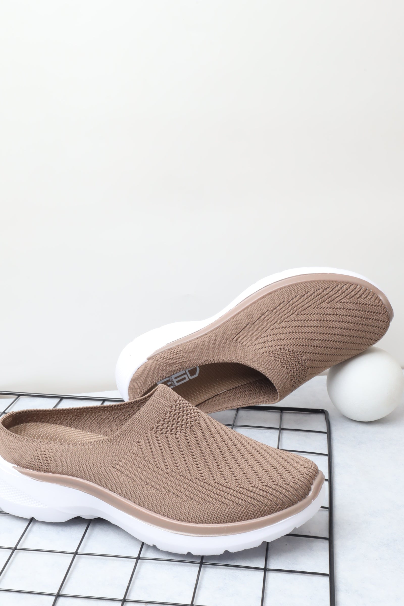 حذاء رياضي نسائي 37-504