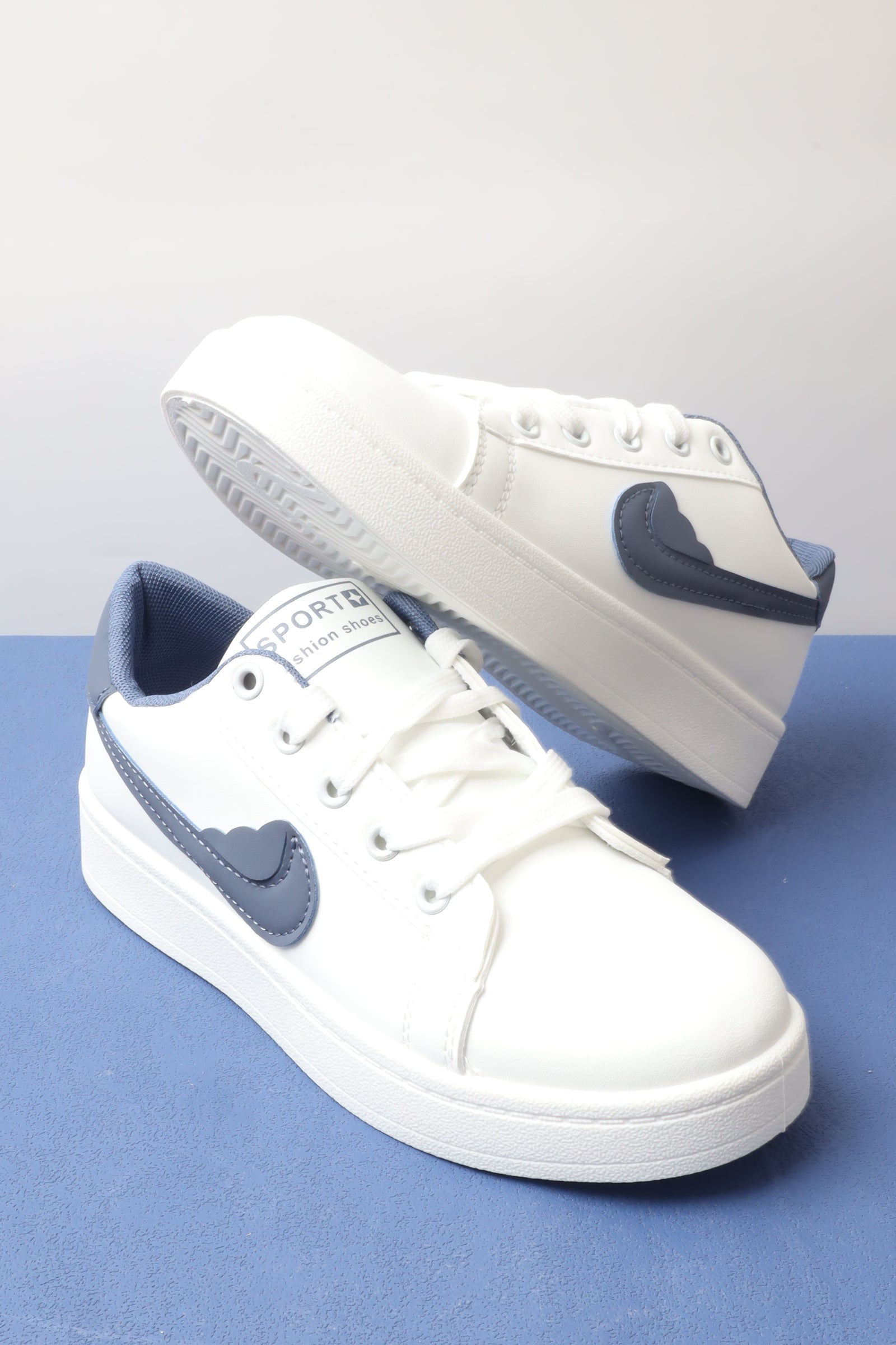 حذاء رياضي نسائي 1815