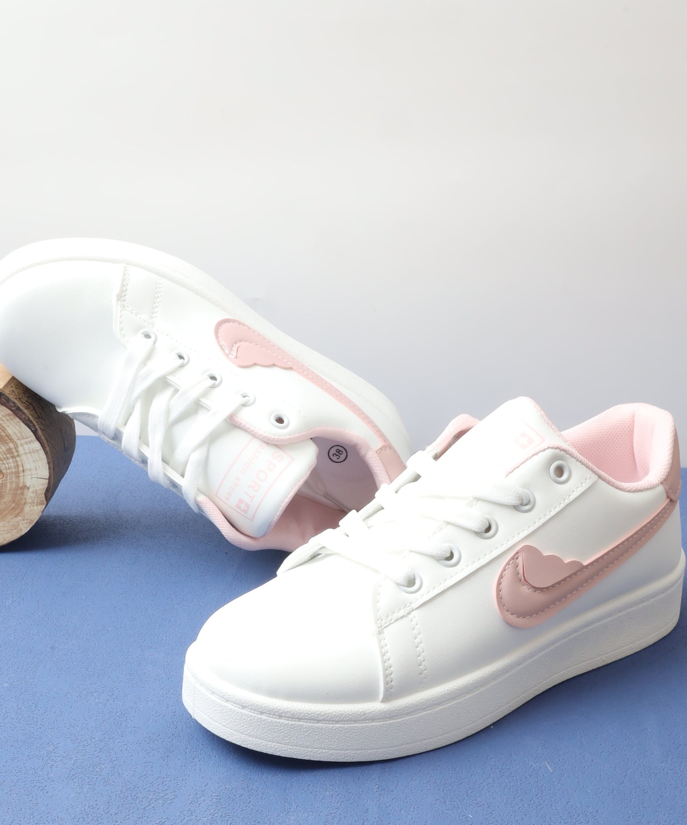 حذاء رياضي نسائي 1815