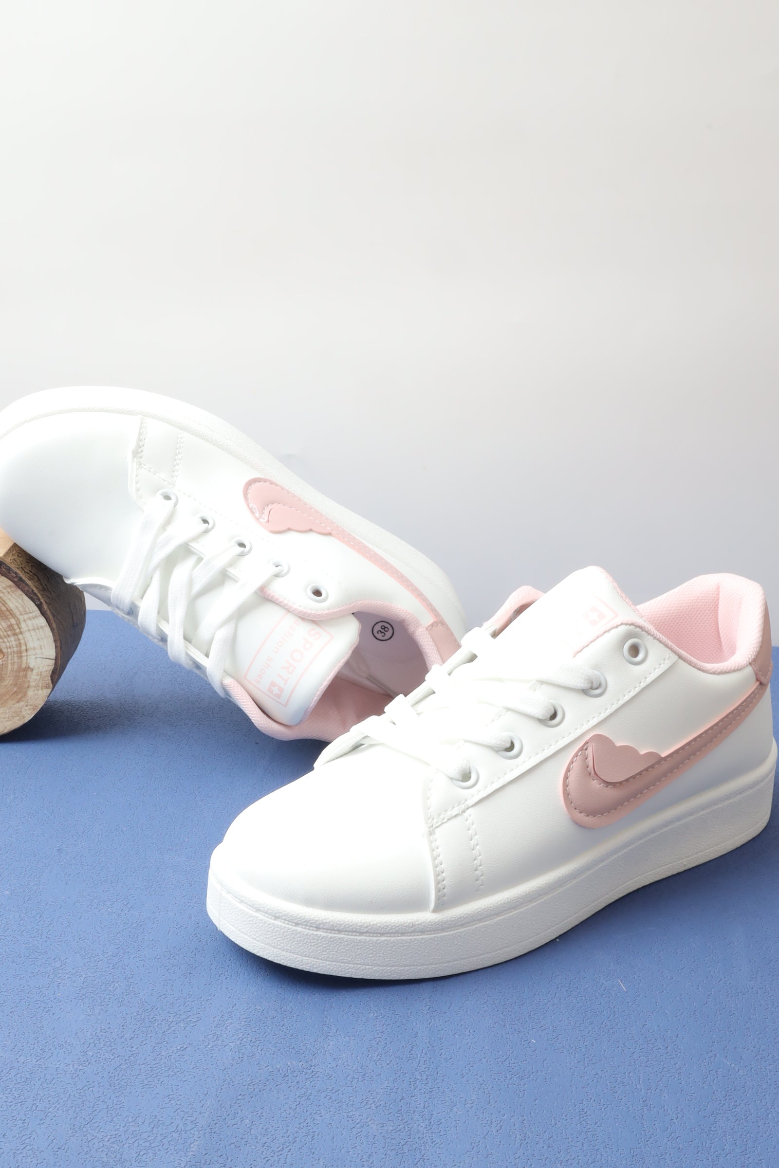 حذاء رياضي نسائي 1815