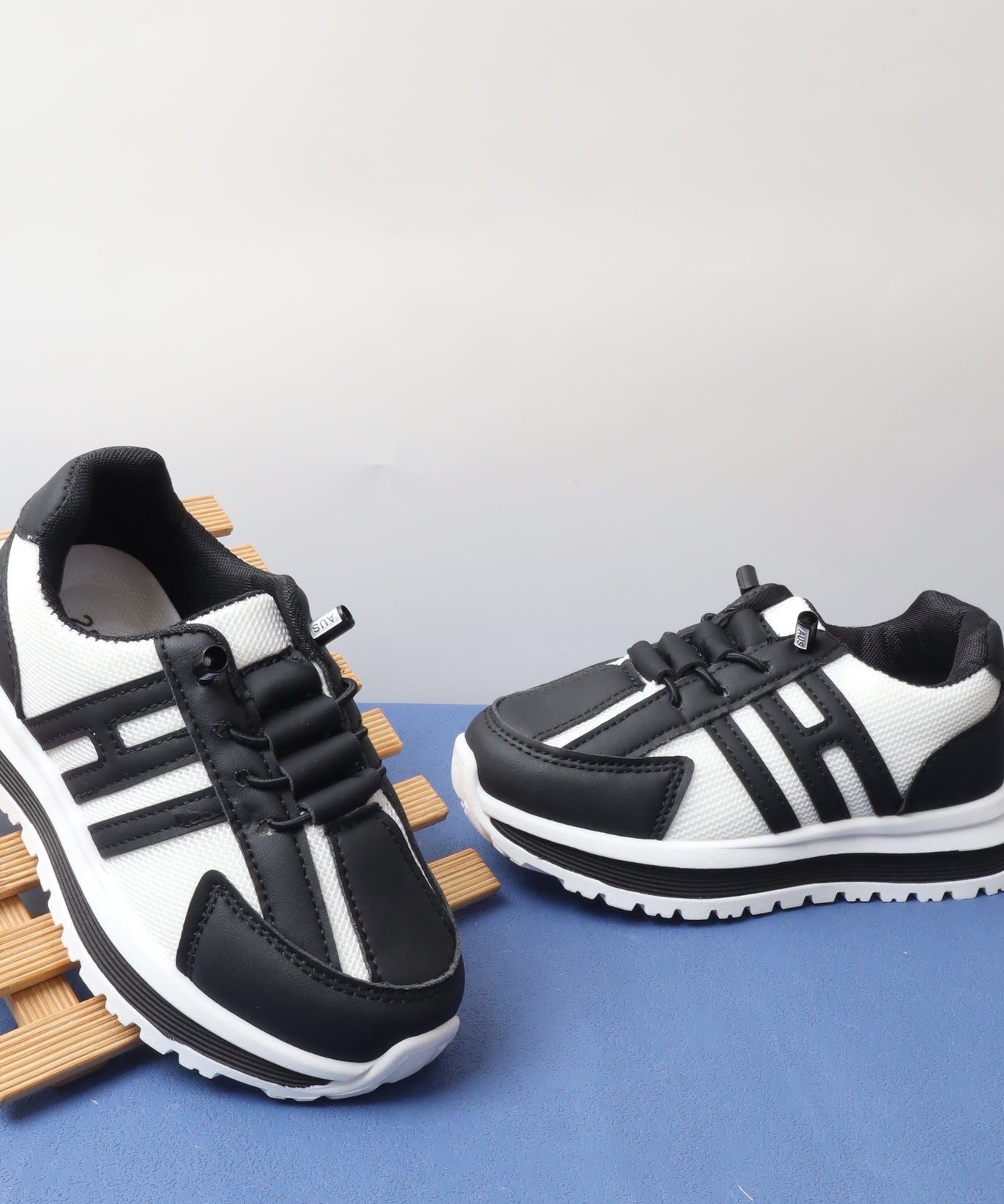 حذاء أطفالي 1300