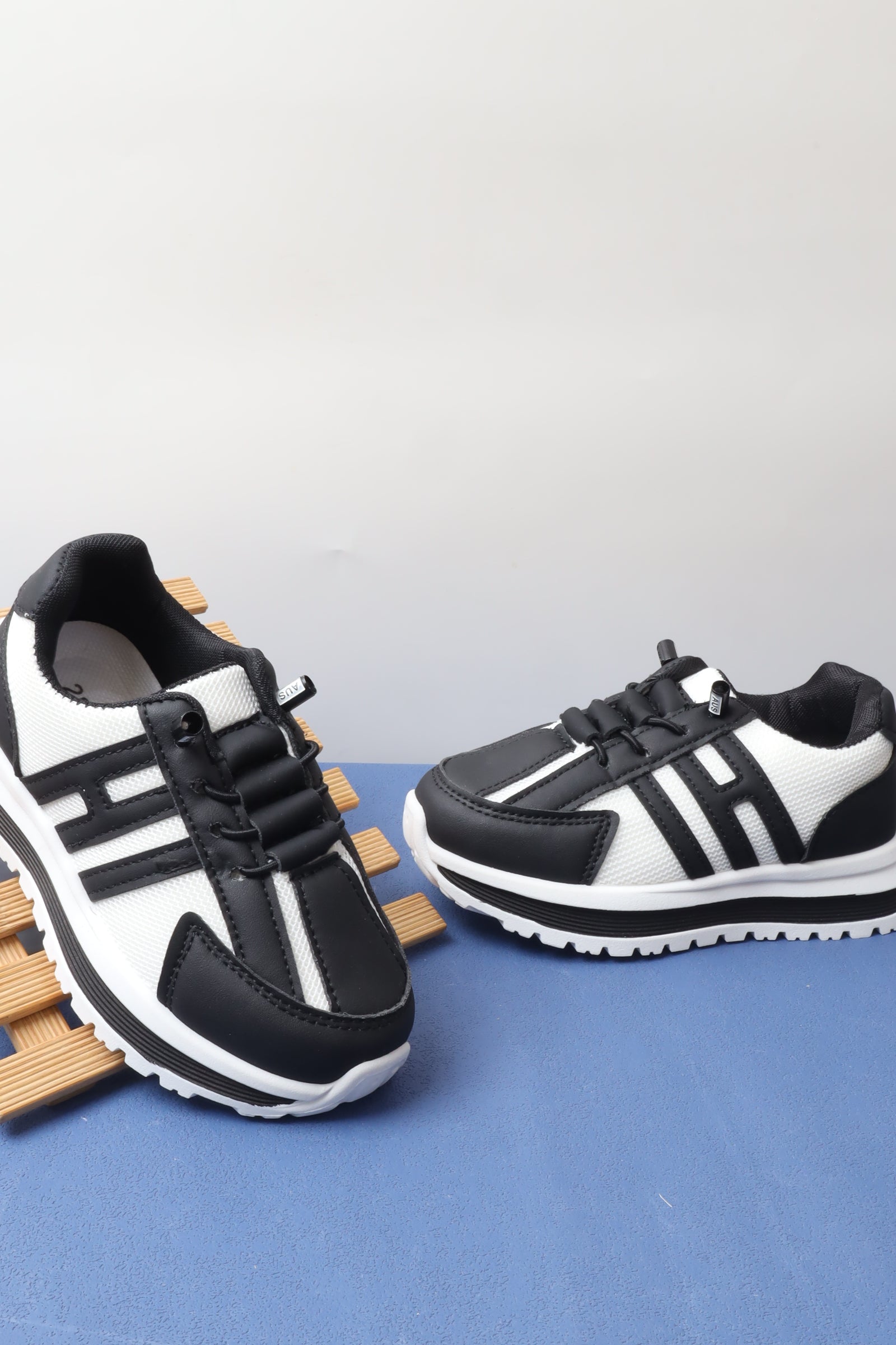 حذاء أطفالي 1300