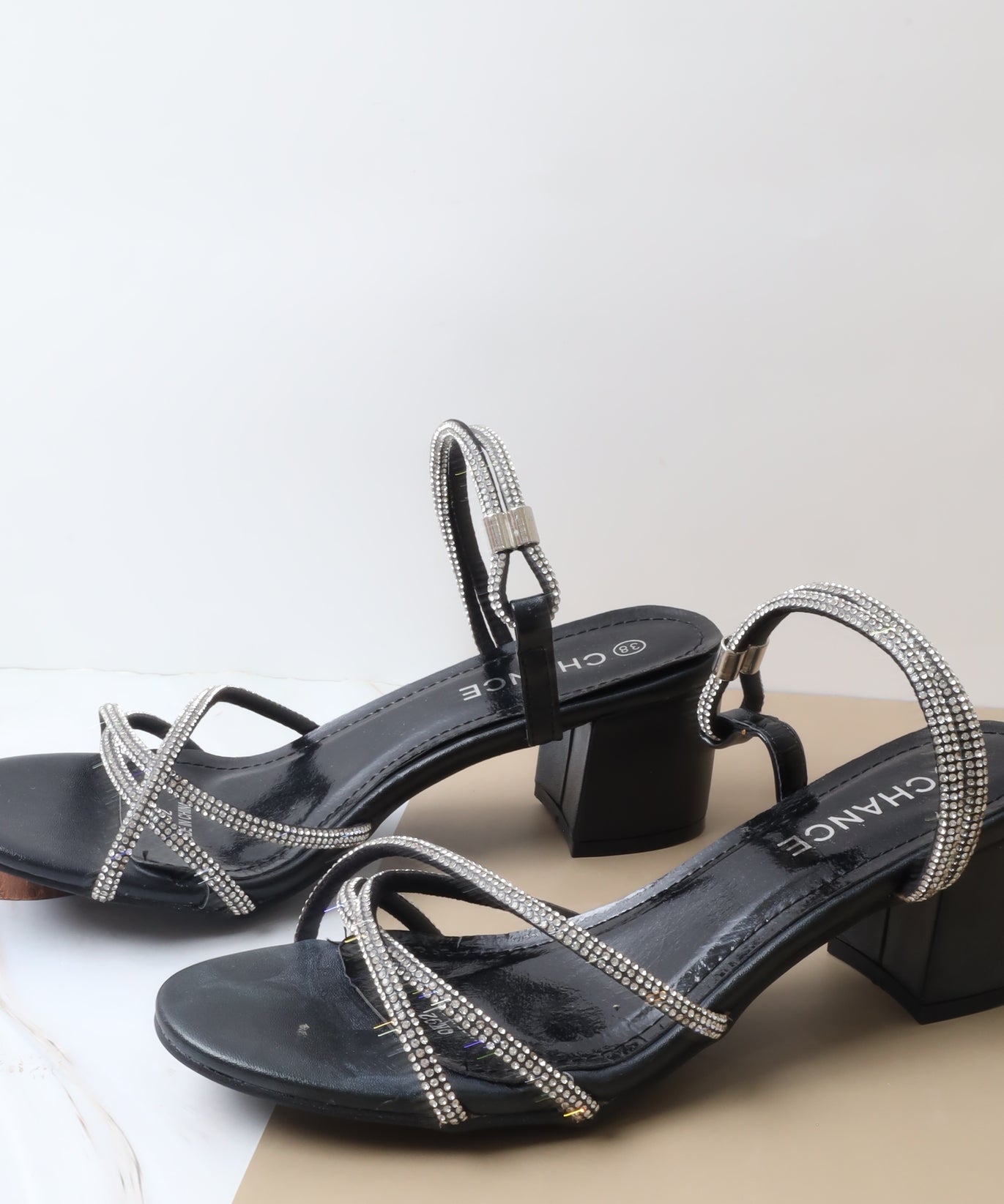 QK92 صندل نسائي بكعب عريض