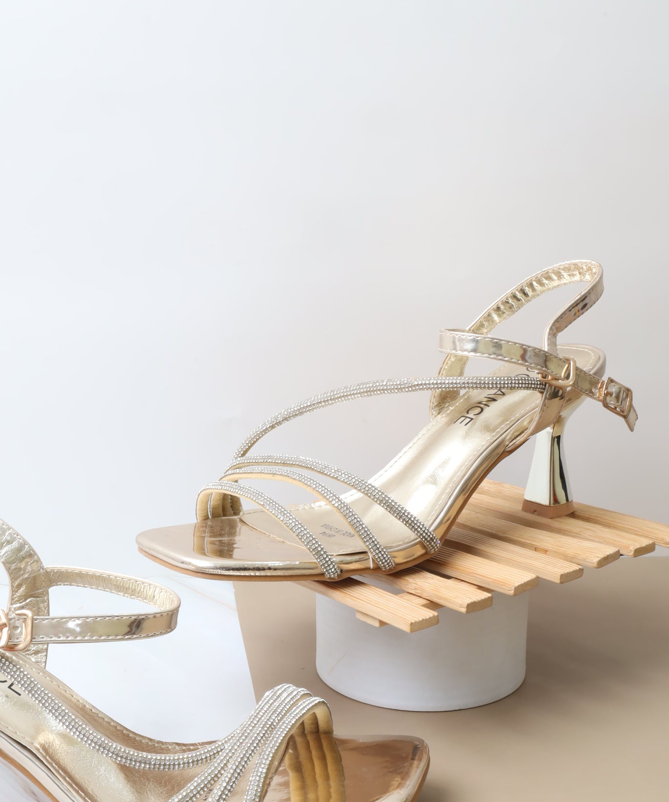 QK94 صندل نسائي بكعب