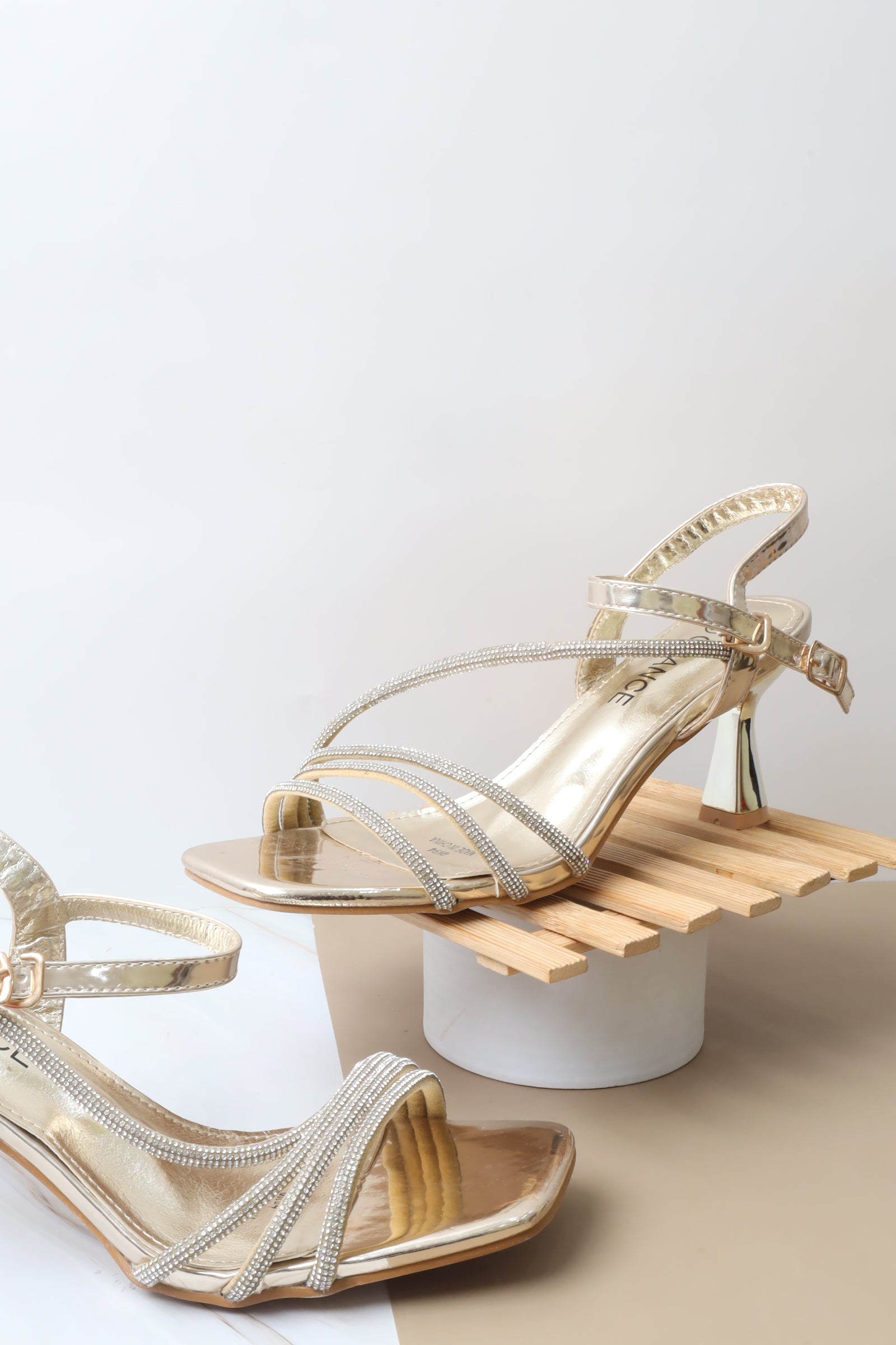 QK94 صندل نسائي بكعب