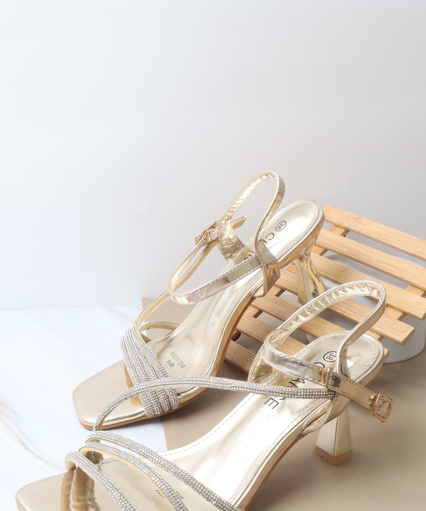 QK94 صندل نسائي بكعب