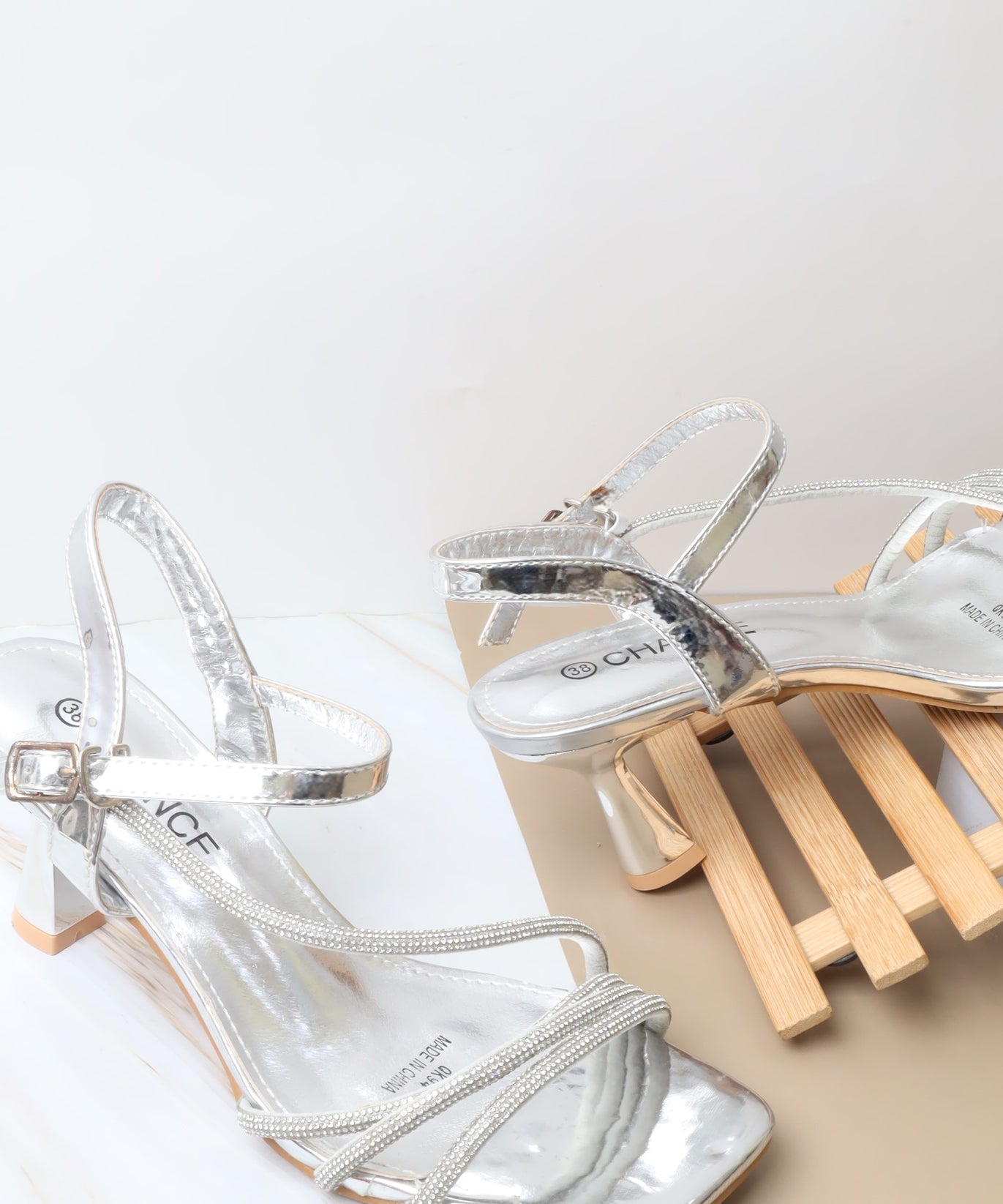 QK94 صندل نسائي بكعب