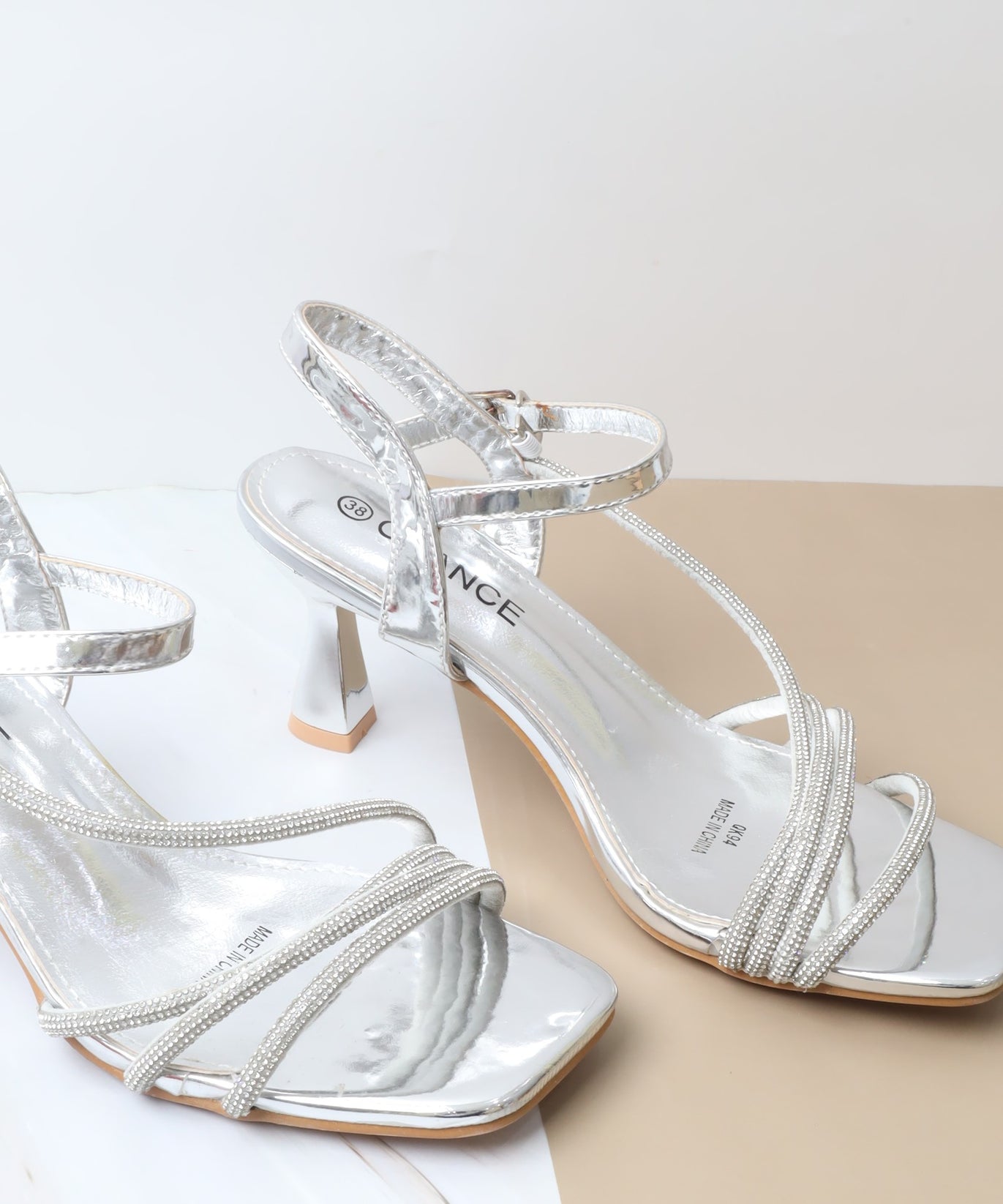 QK94 صندل نسائي بكعب