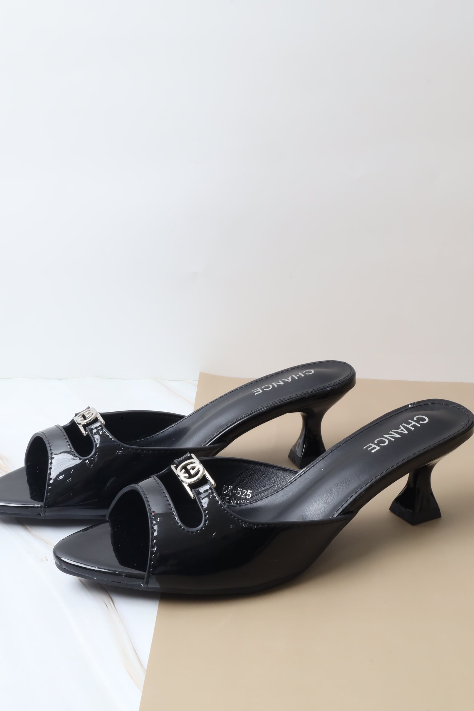 BK525 صندل نسائي بكعب