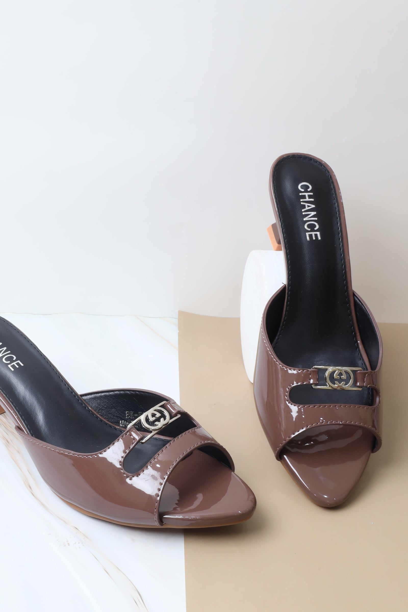 BK525 صندل نسائي بكعب