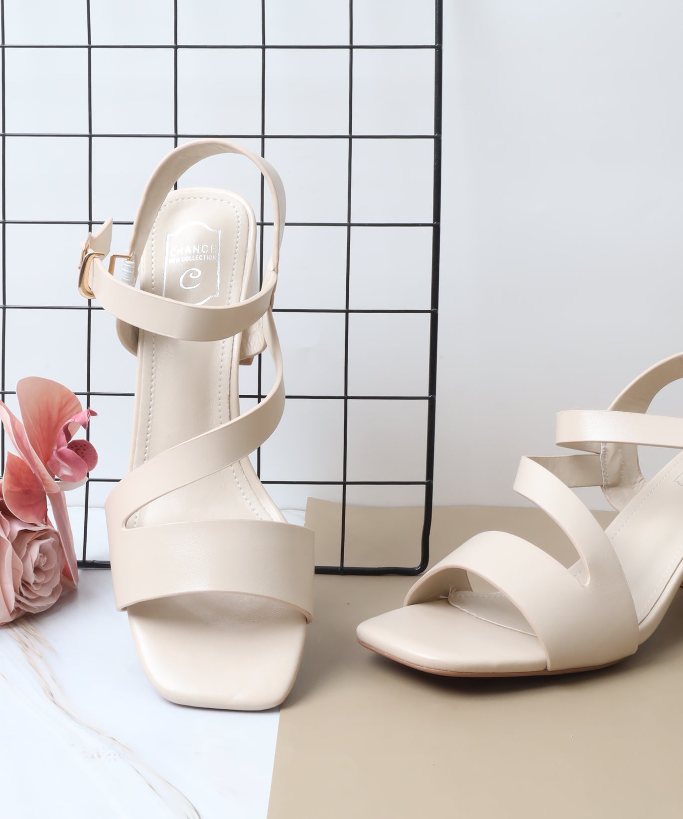 QC7-1 صندل نسائي بكعب عريض