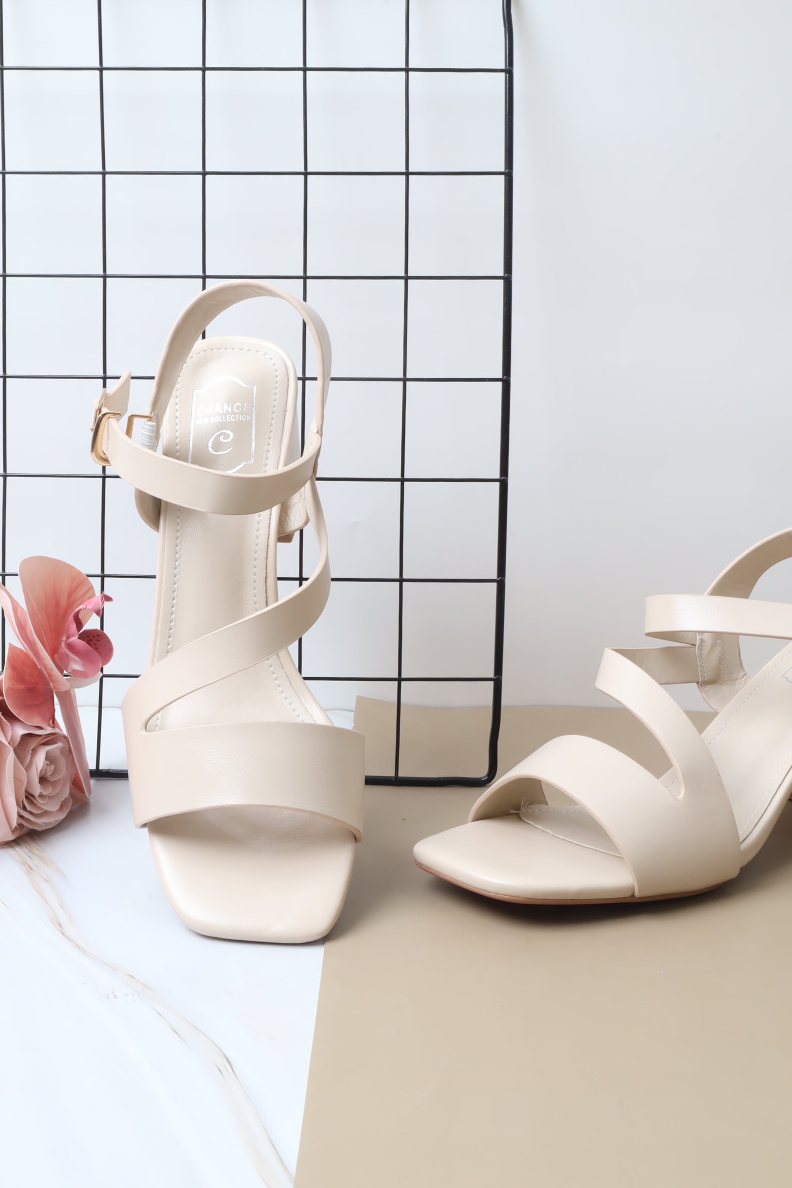 QC7-1 صندل نسائي بكعب عريض