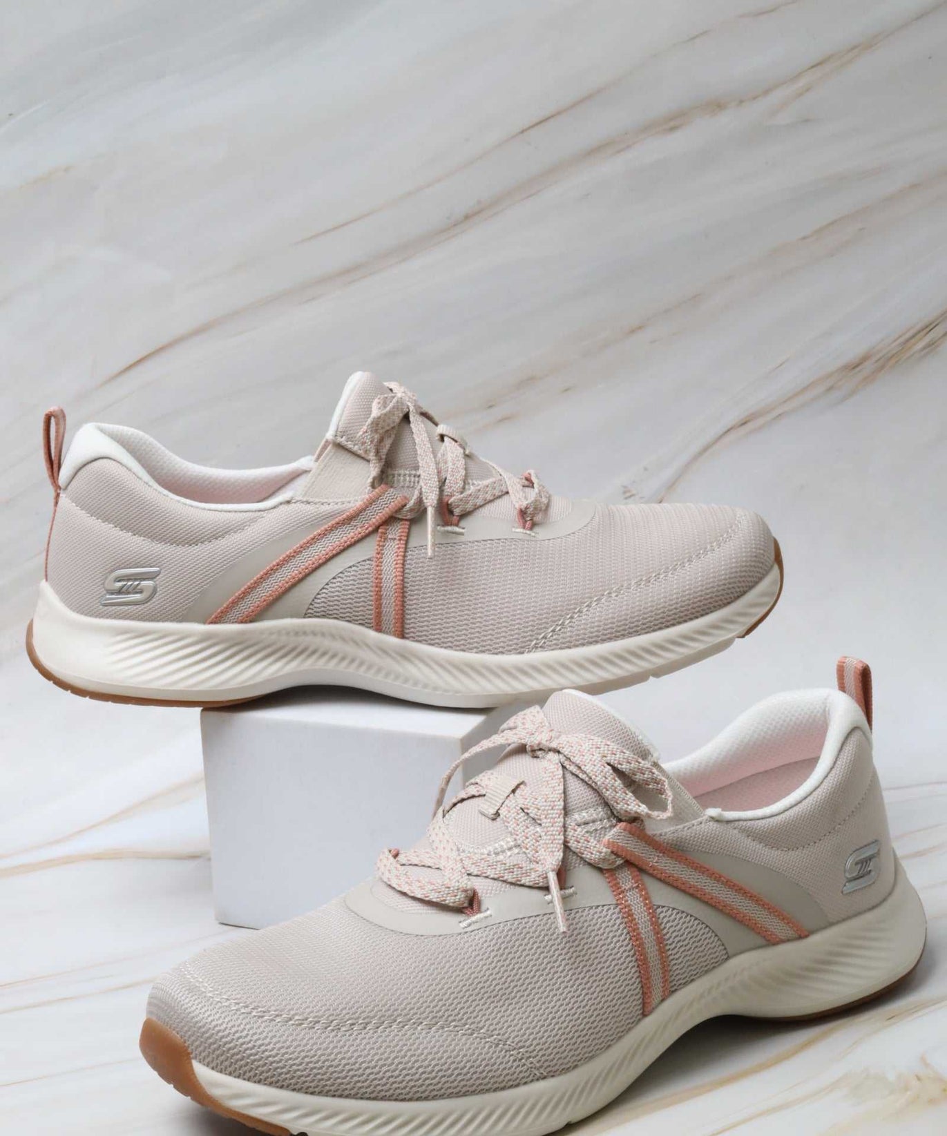 سكيتشرز نسائي فابور 104620