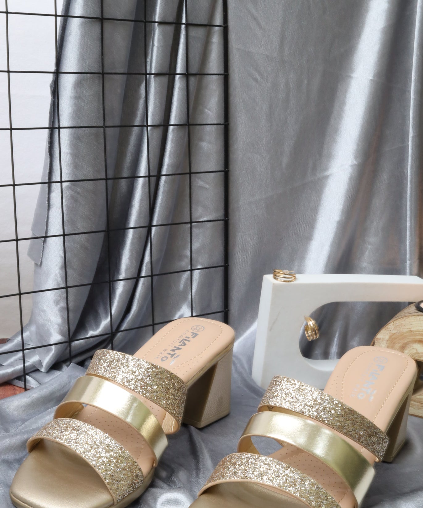 Women's wide-heeled sandal 55100 