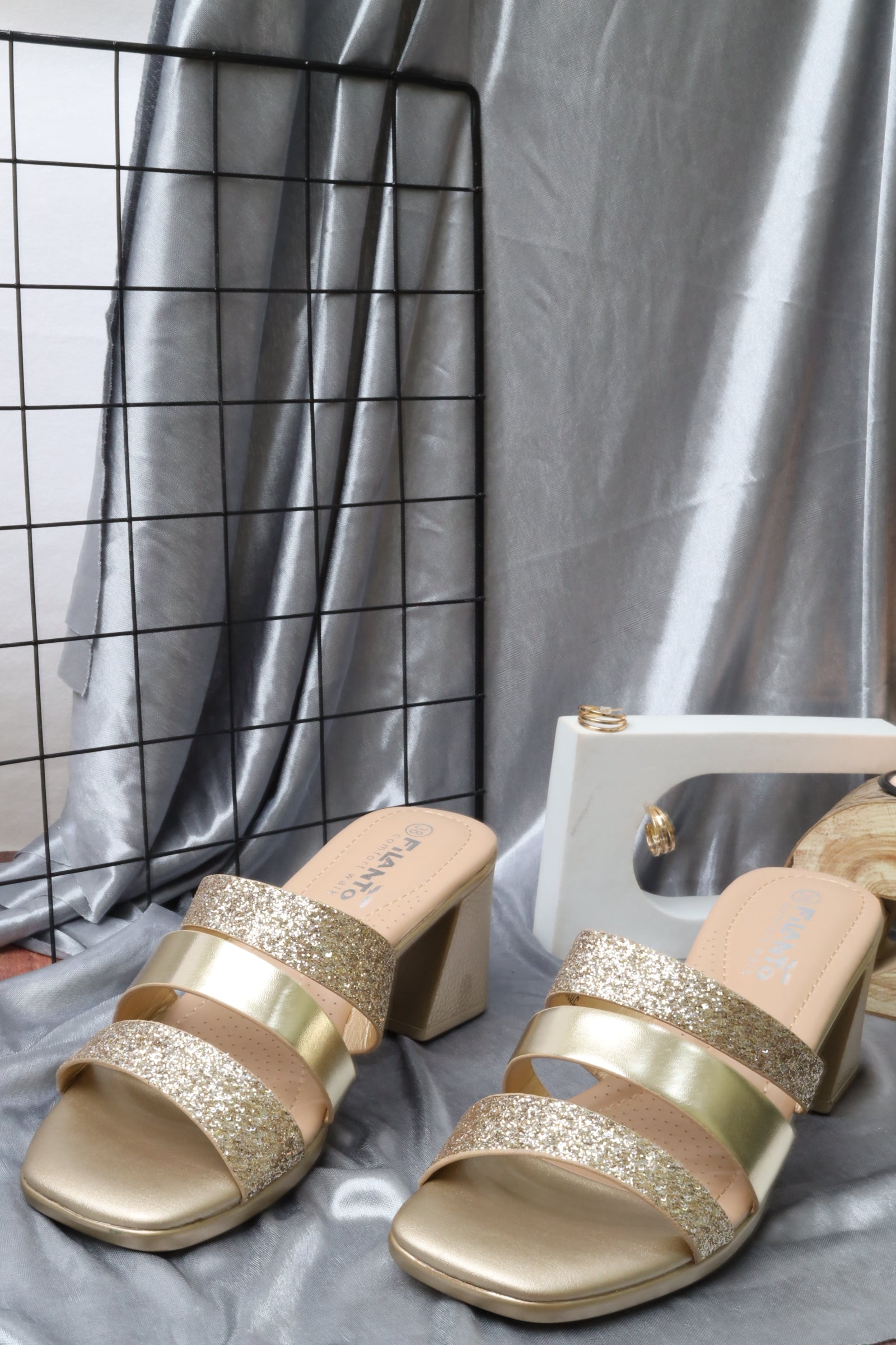 Women's wide-heeled sandal 55100 