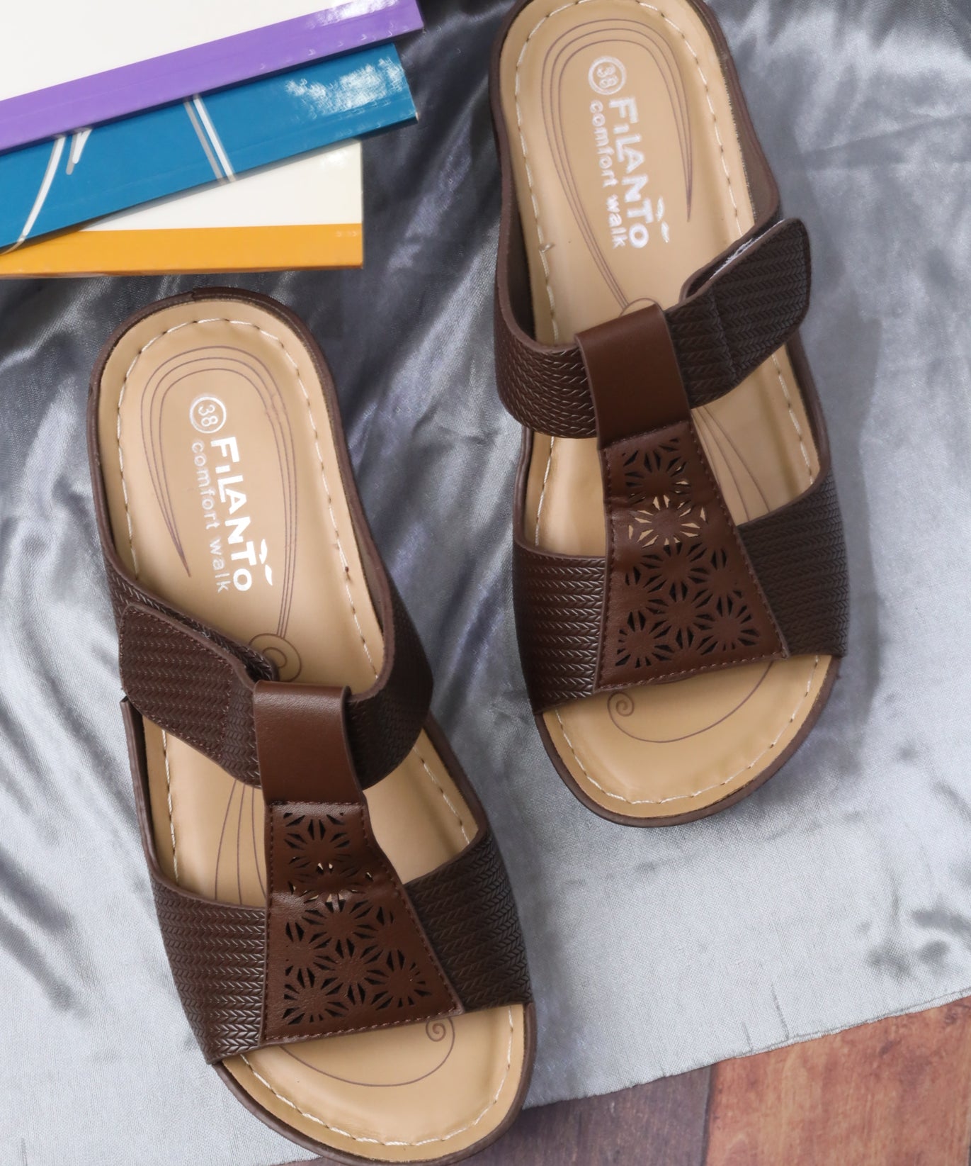 Women's wide-heeled sandal 55087