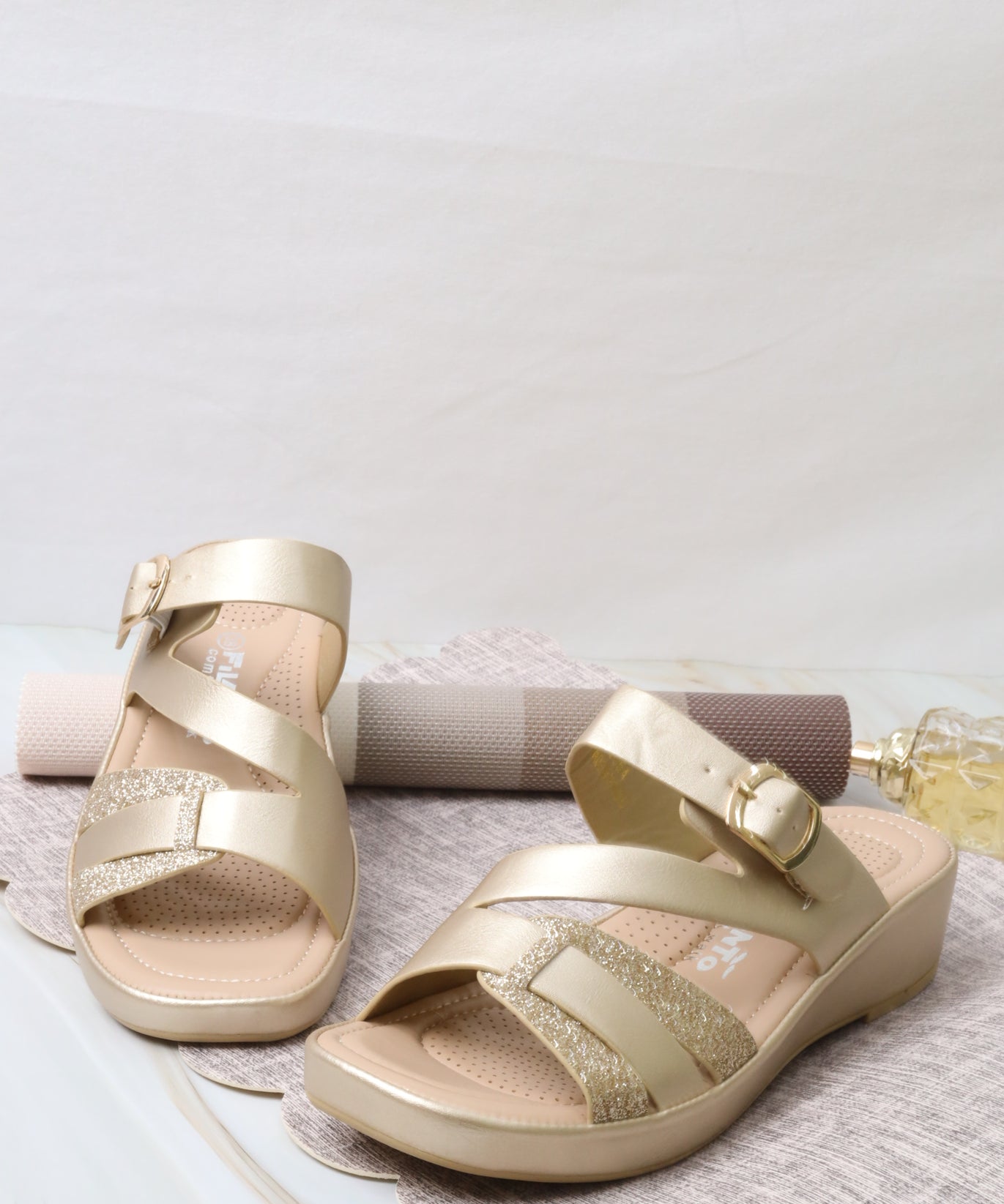 Women's wide-heeled sandal 55054