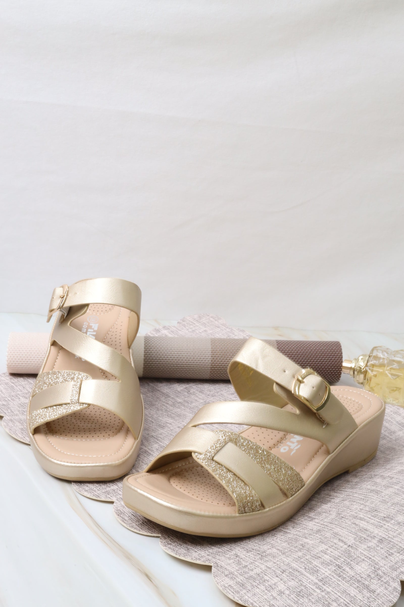 Women's wide-heeled sandal 55054