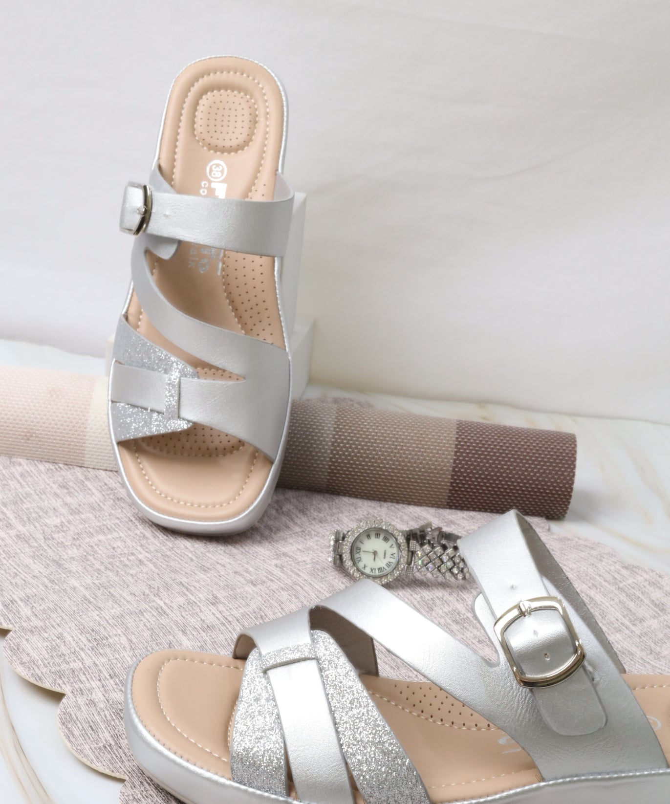 Women's wide-heeled sandal 55054