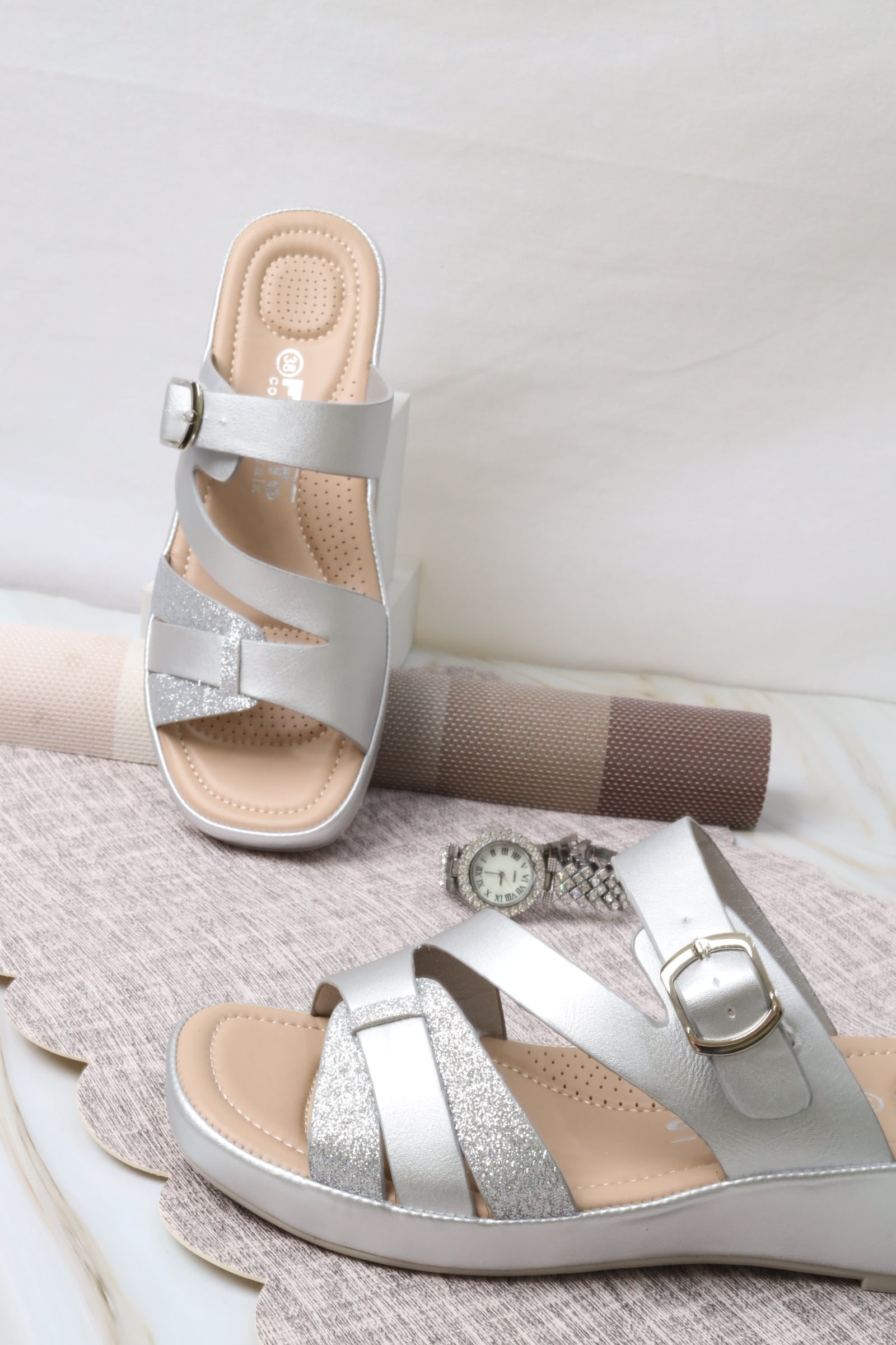 Women's wide-heeled sandal 55054