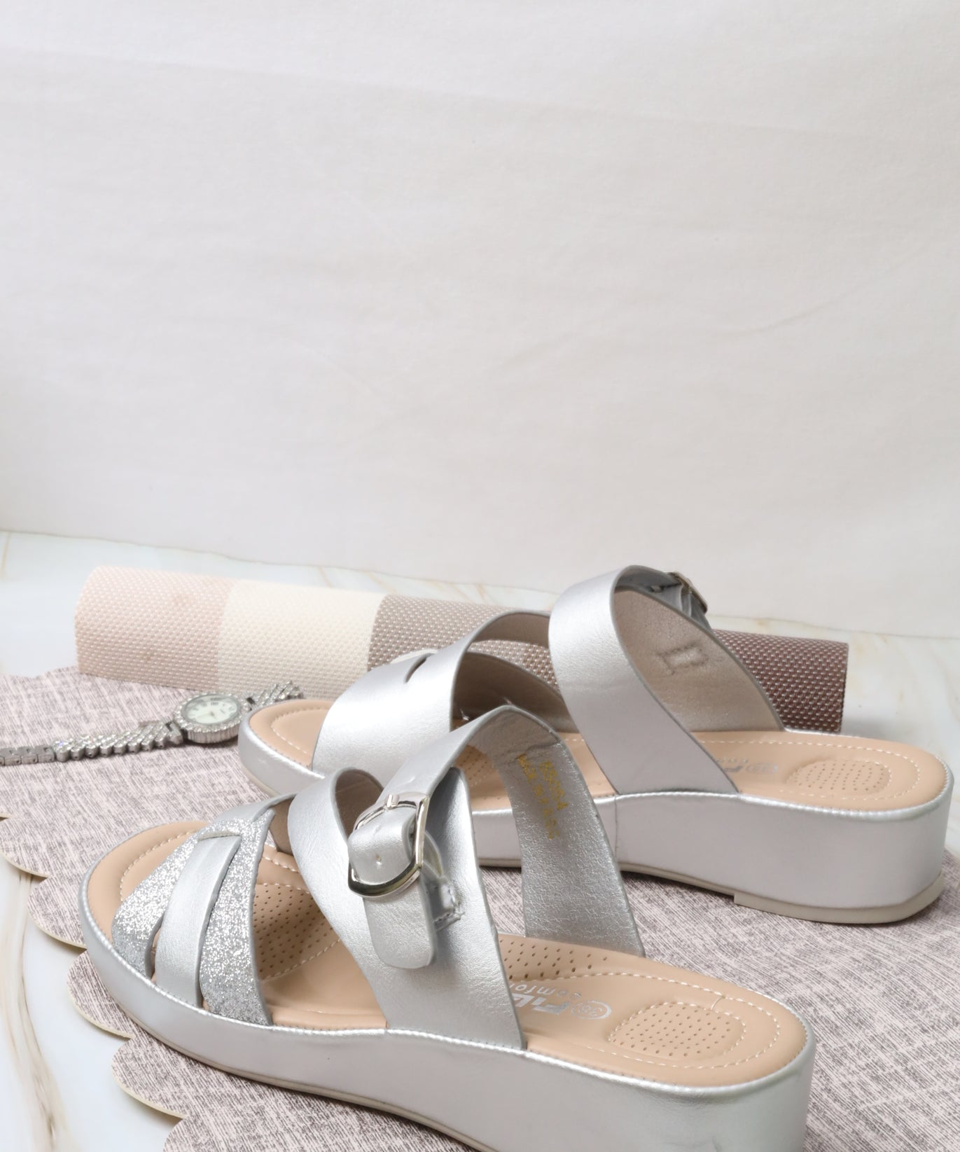 Women's wide-heeled sandal 55054