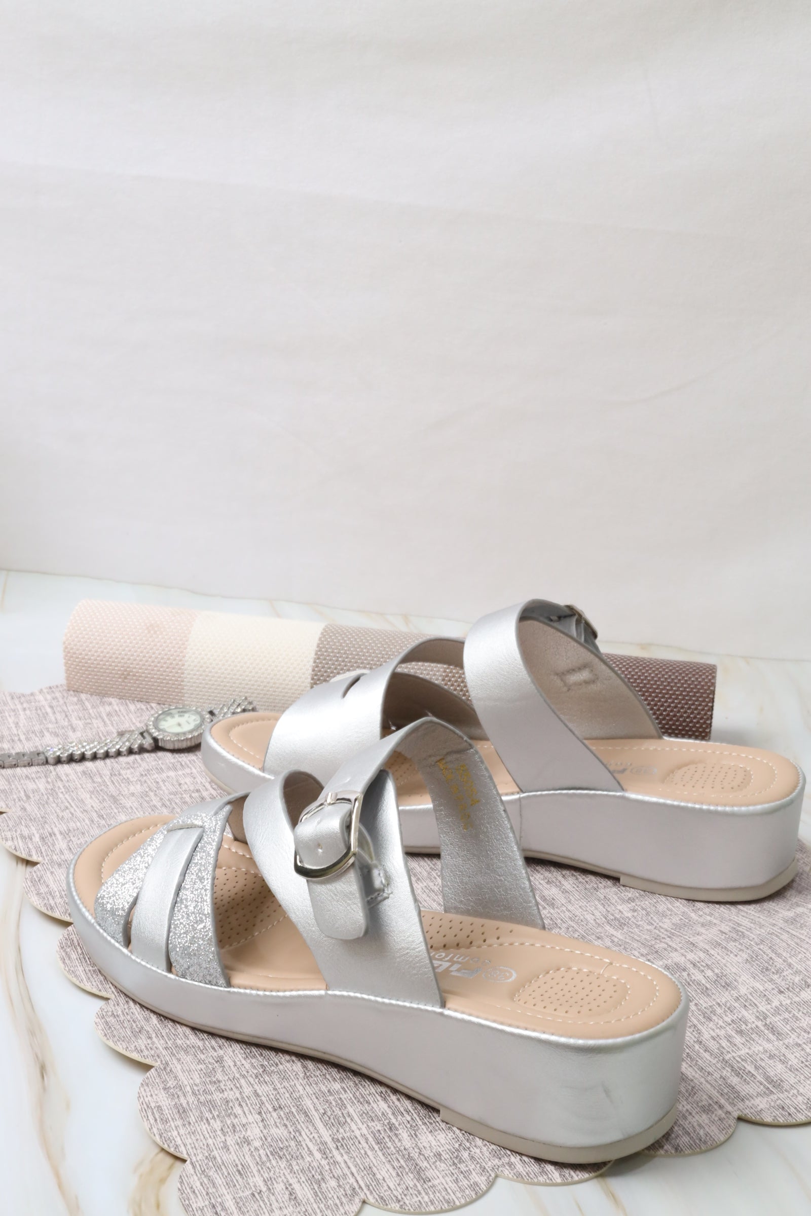 Women's wide-heeled sandal 55054