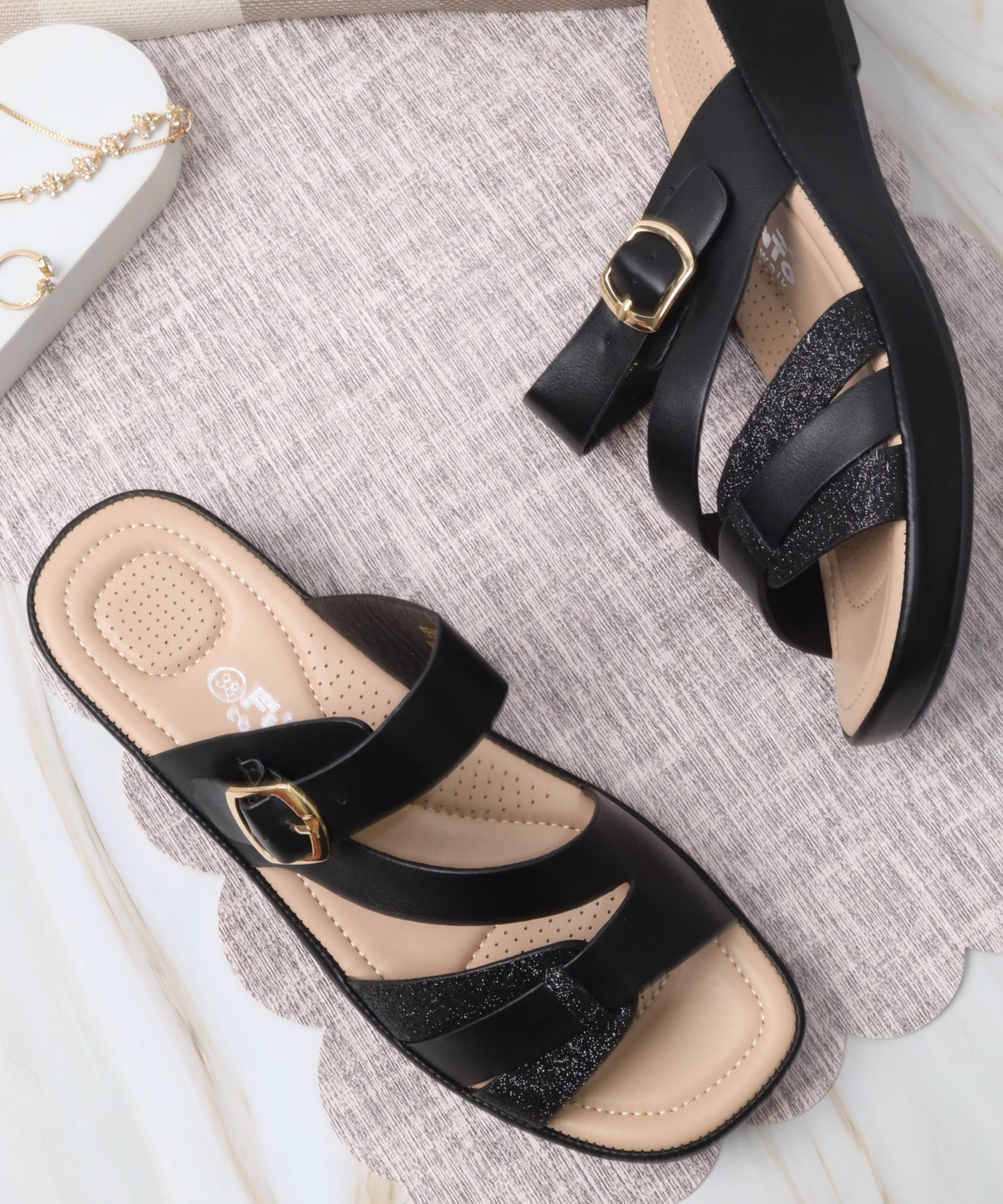Women's wide-heeled sandal 55054