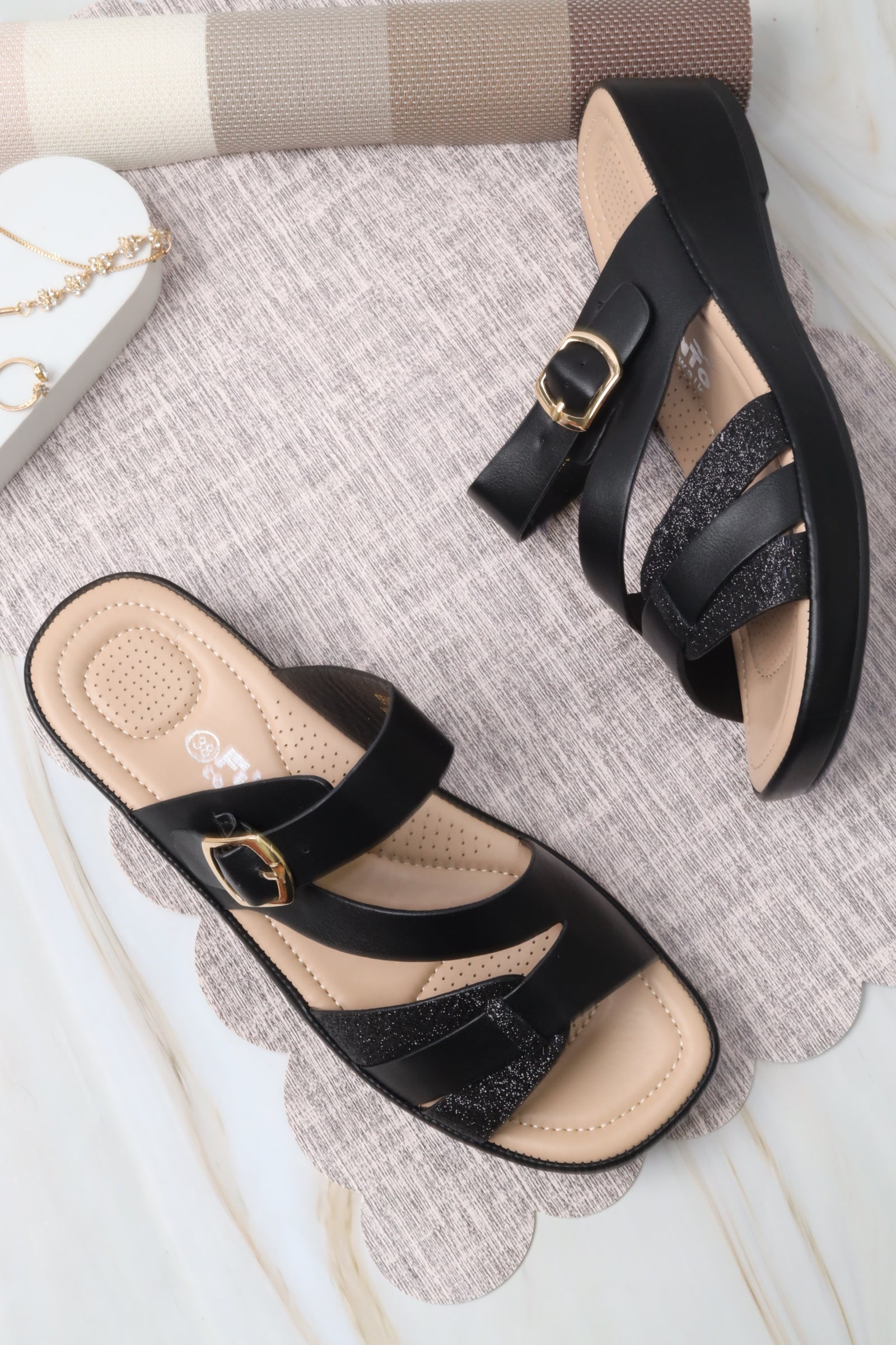 Women's wide-heeled sandal 55054