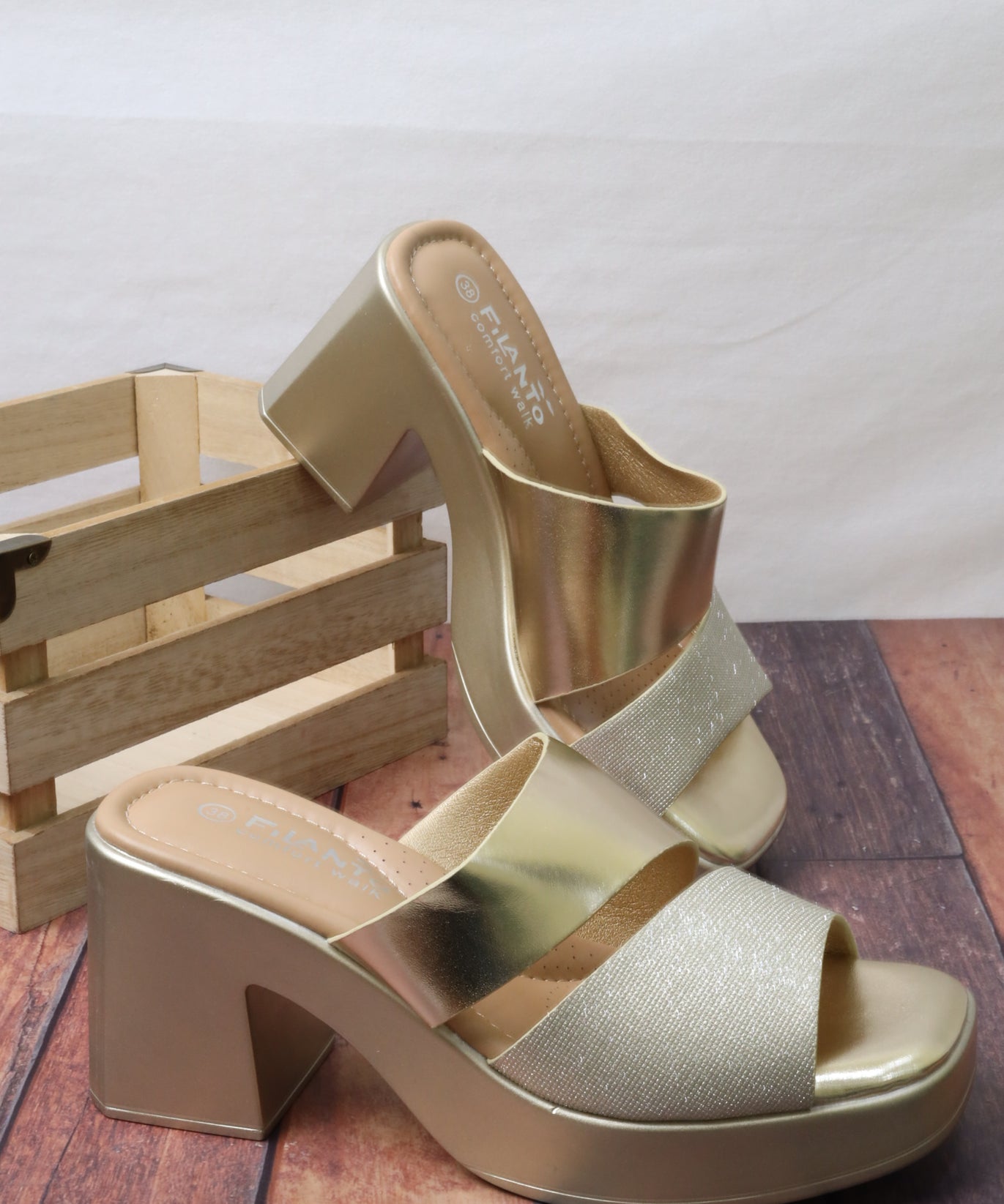 Women's wide-heeled sandal 55066 