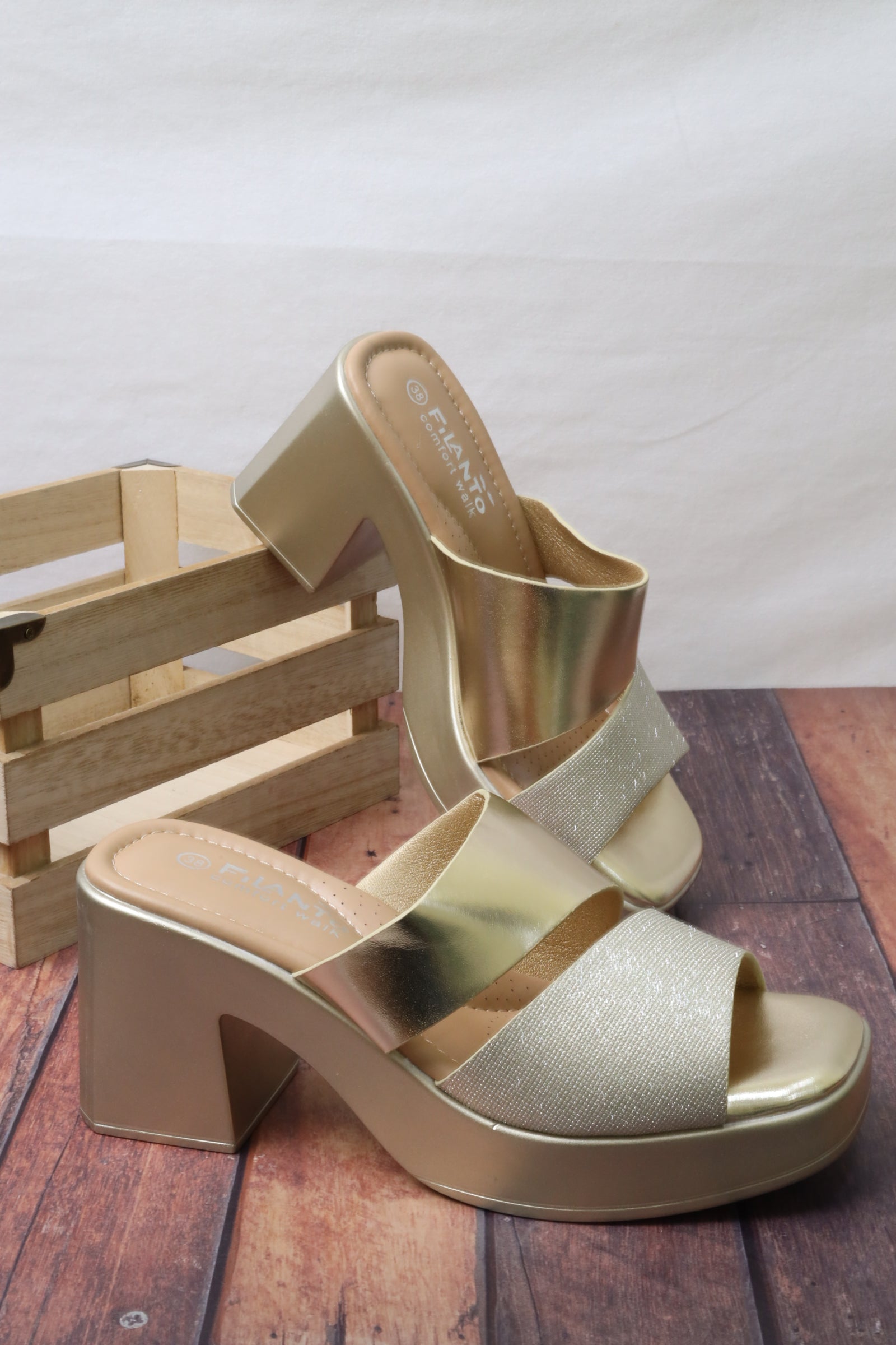 Women's wide-heeled sandal 55066 