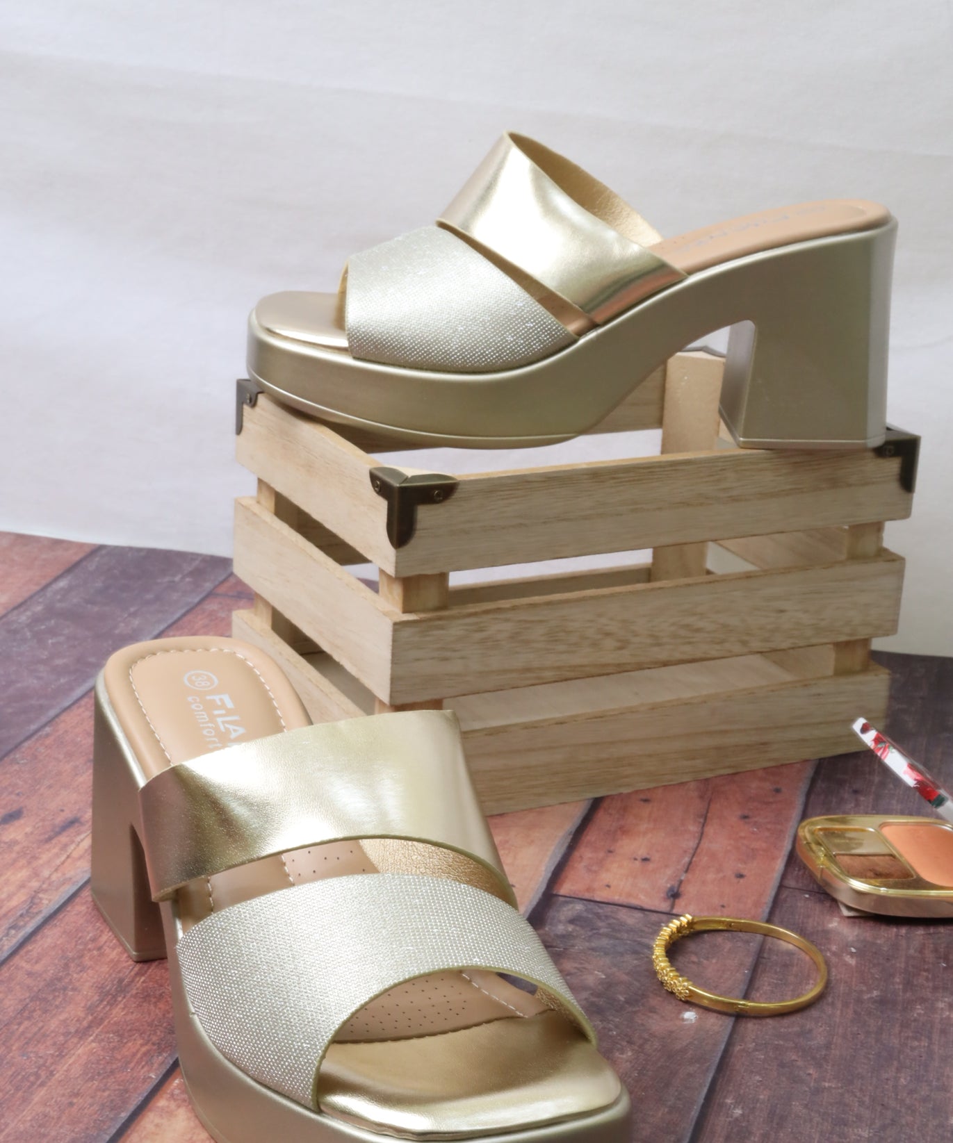 Women's wide-heeled sandal 55066 