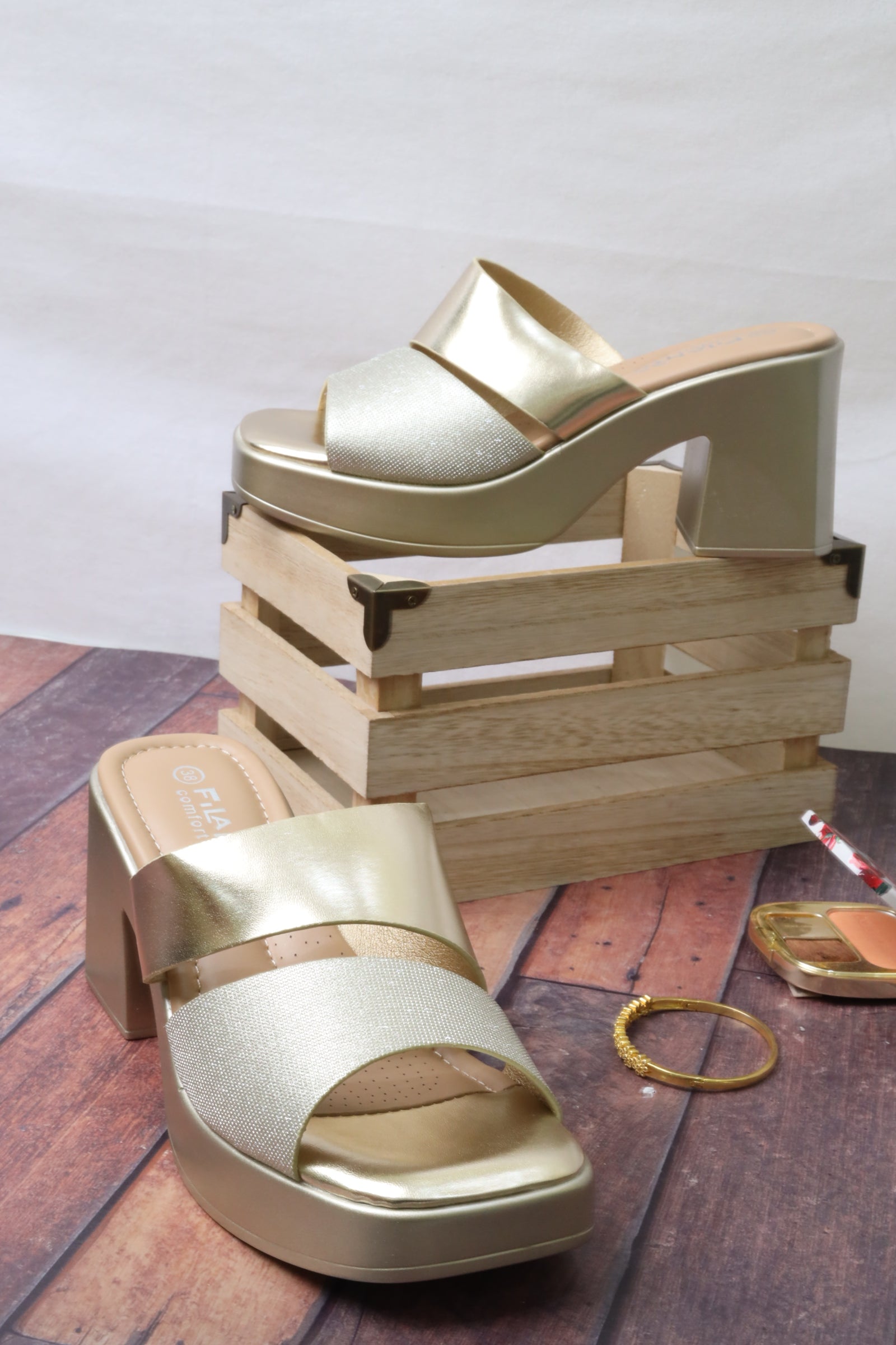 Women's wide-heeled sandal 55066 