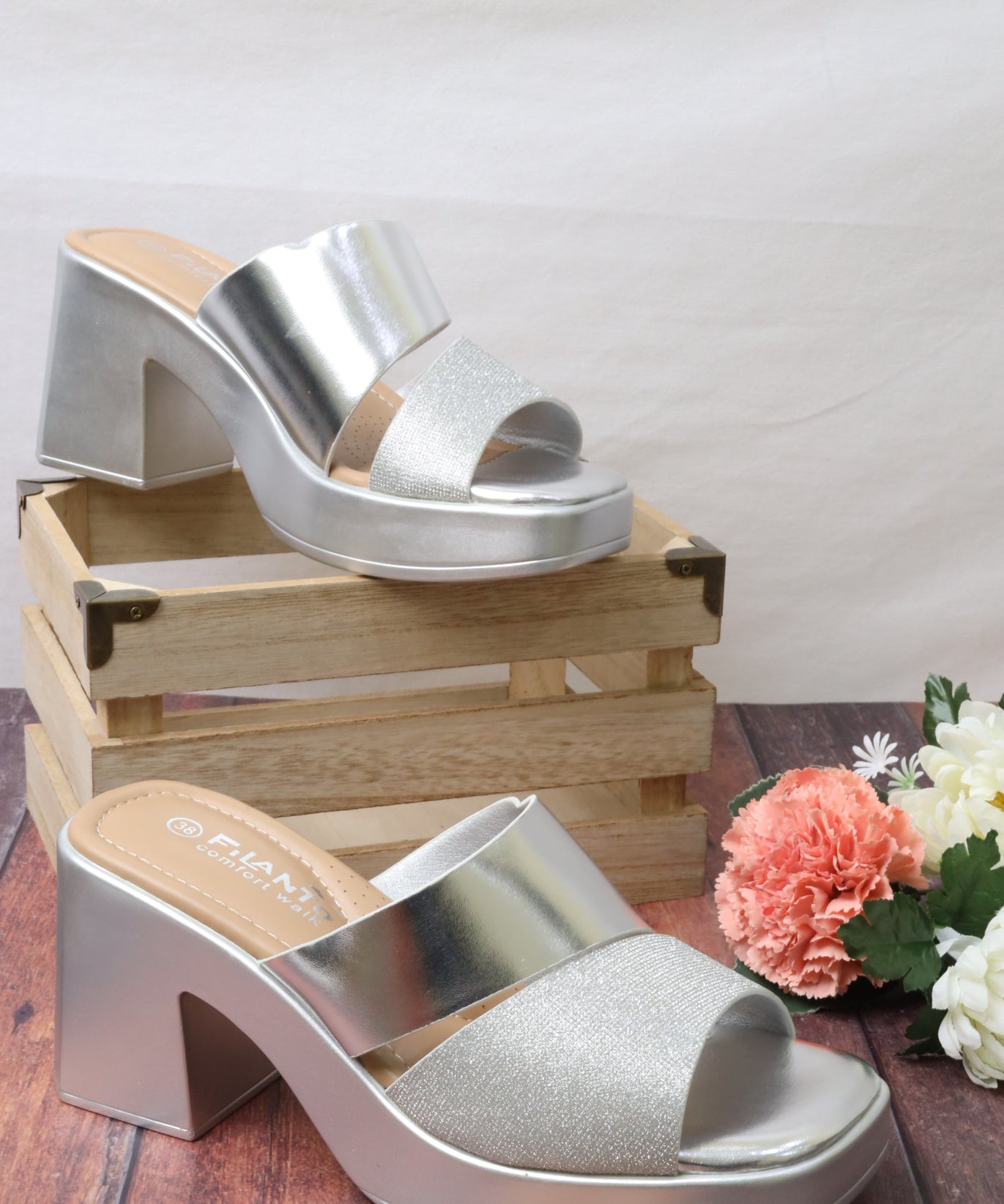 Women's wide-heeled sandal 55066 