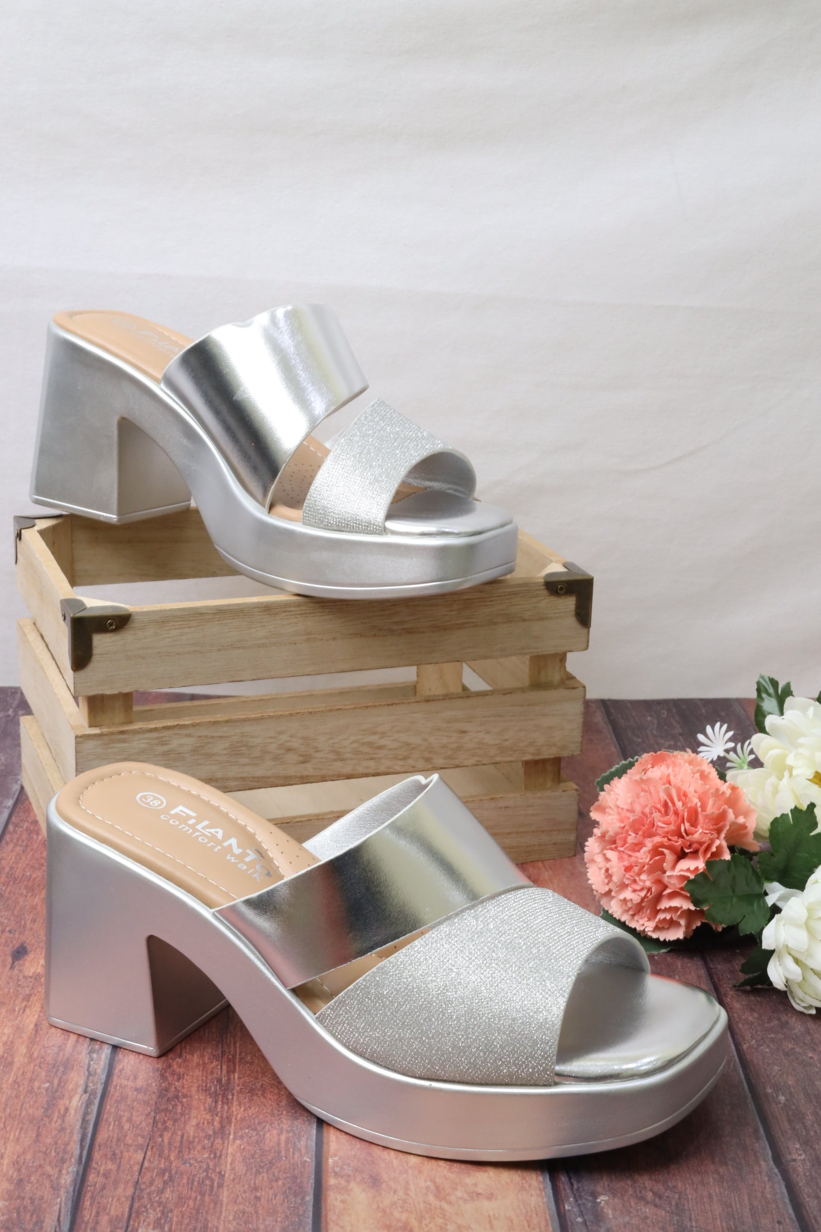 Women's wide-heeled sandal 55066 