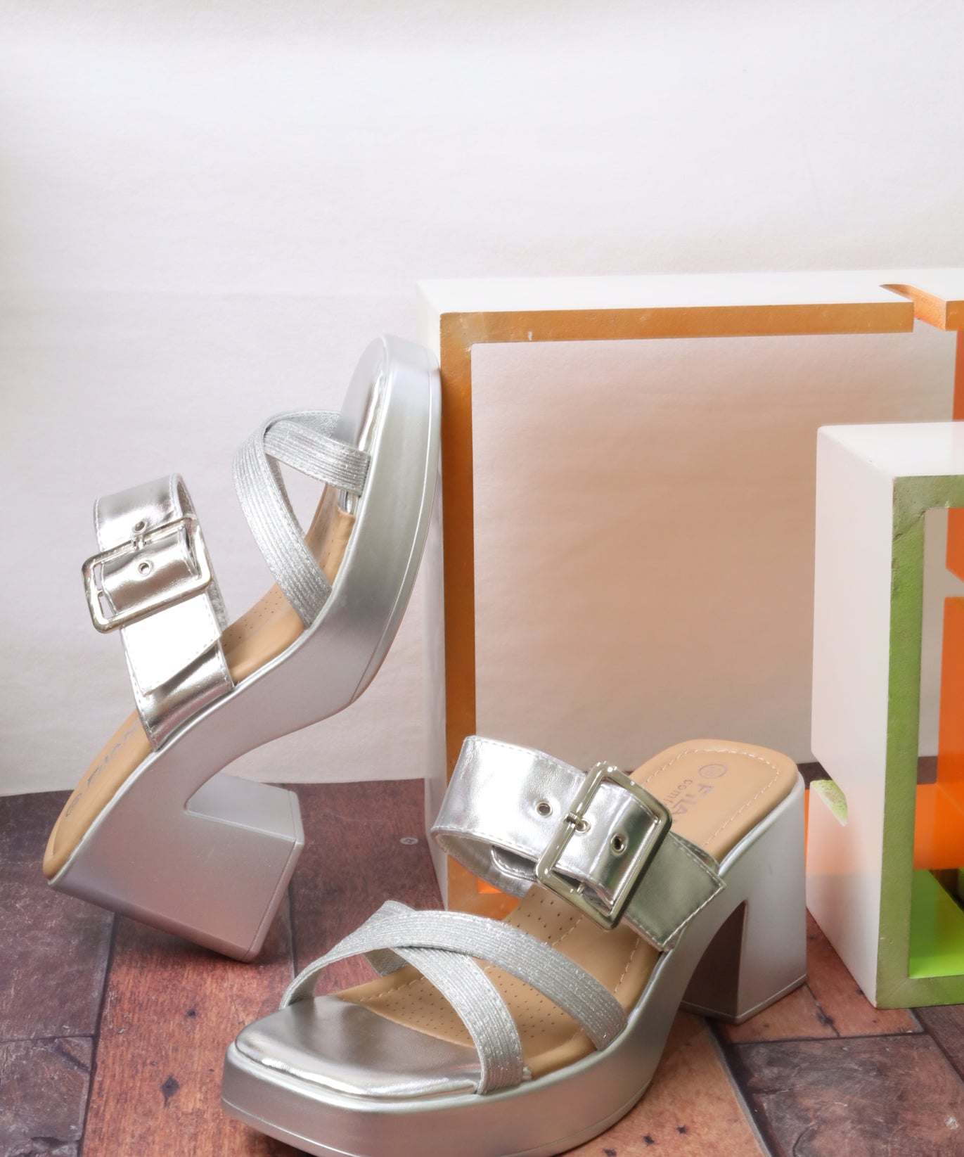 Women's wide-heeled sandal 55062