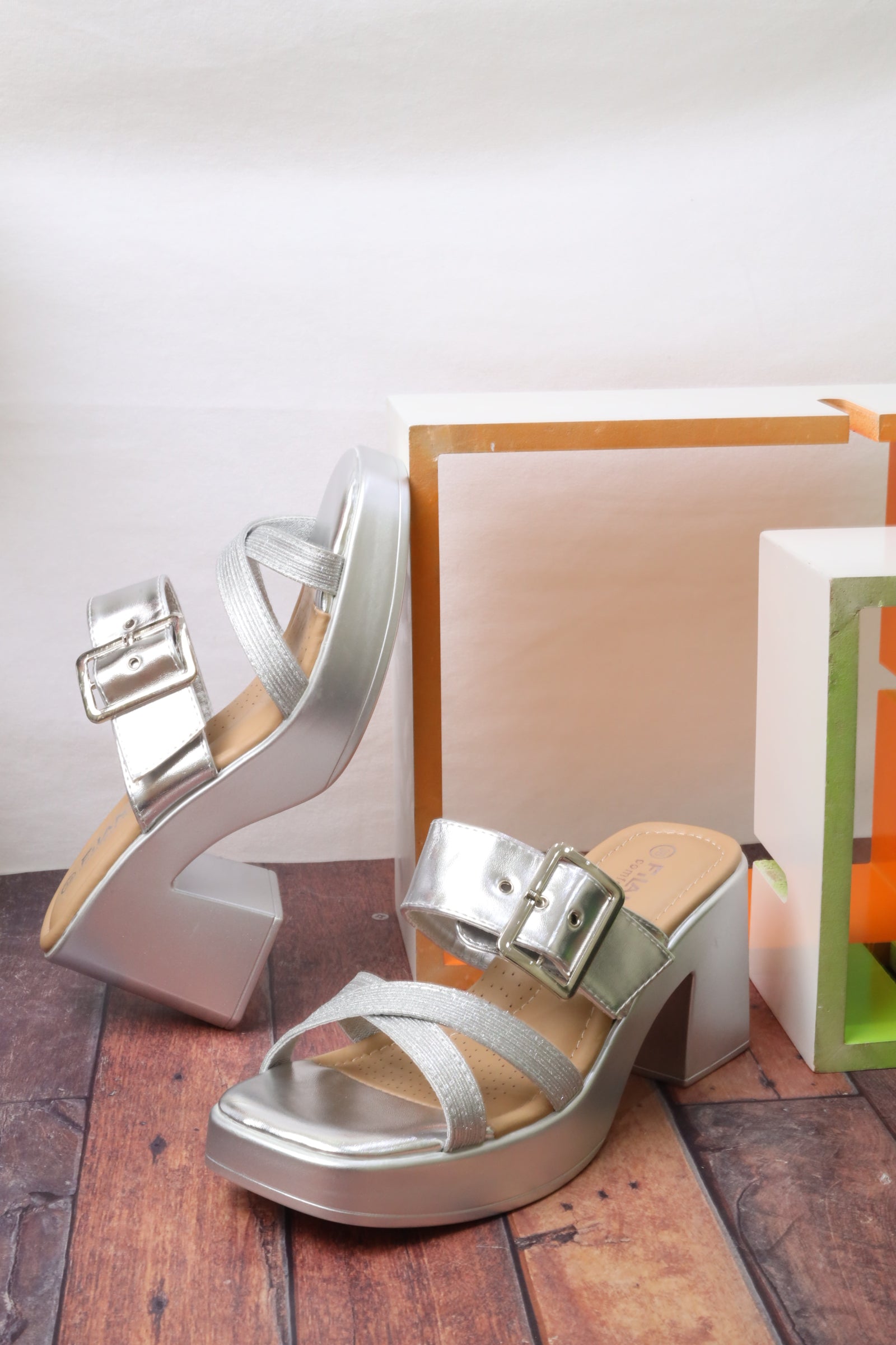 Women's wide-heeled sandal 55062