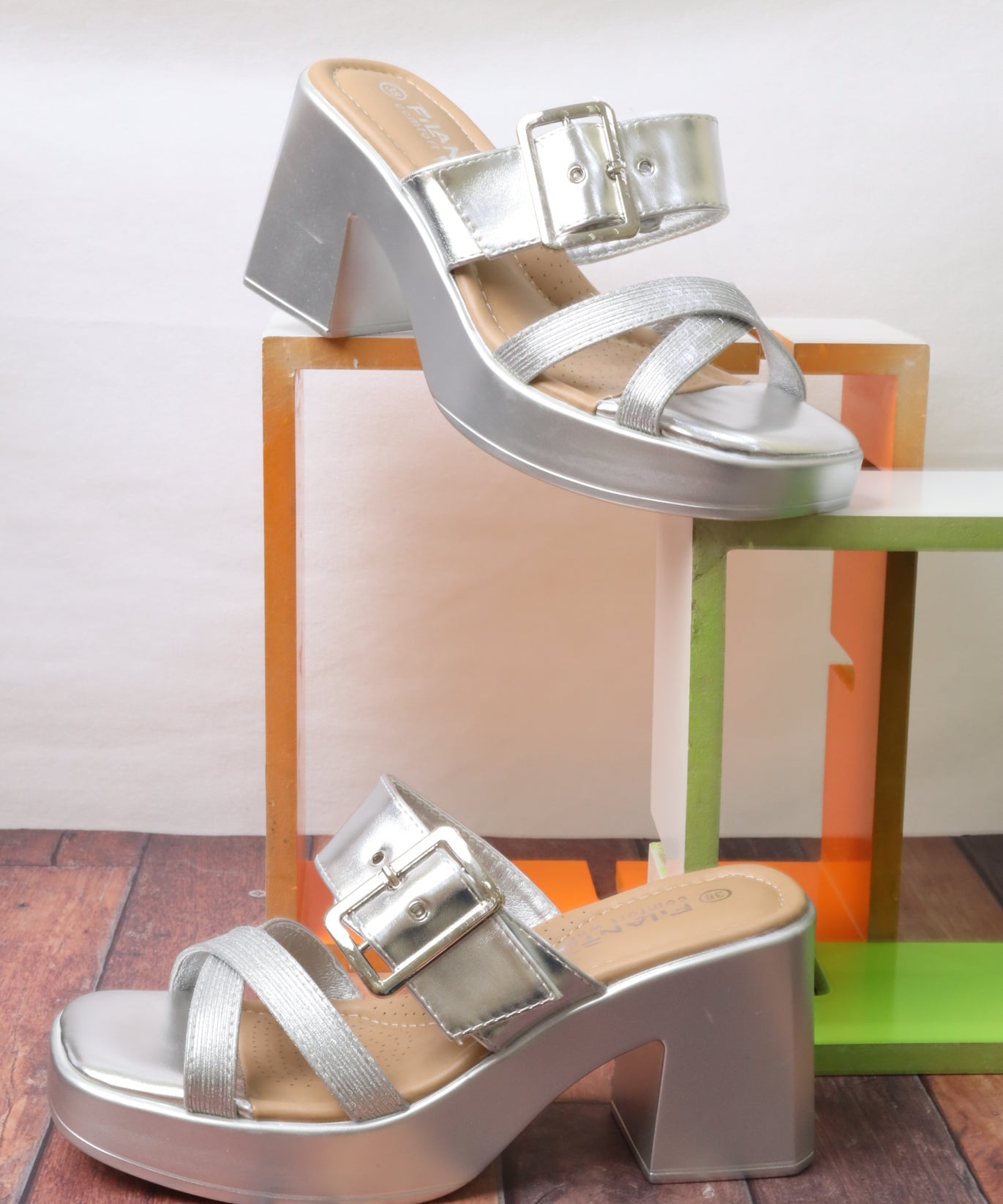 Women's wide-heeled sandal 55062