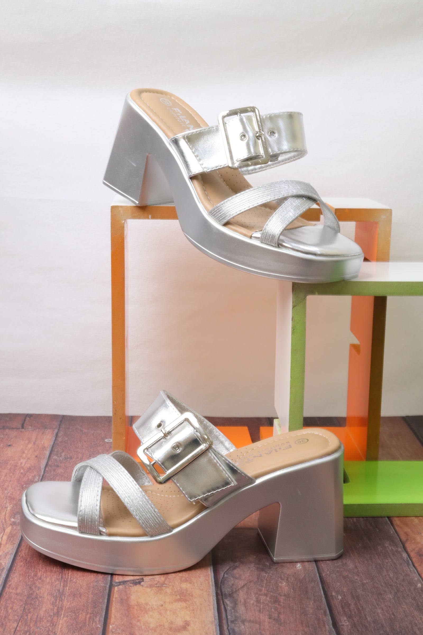 Women's wide-heeled sandal 55062