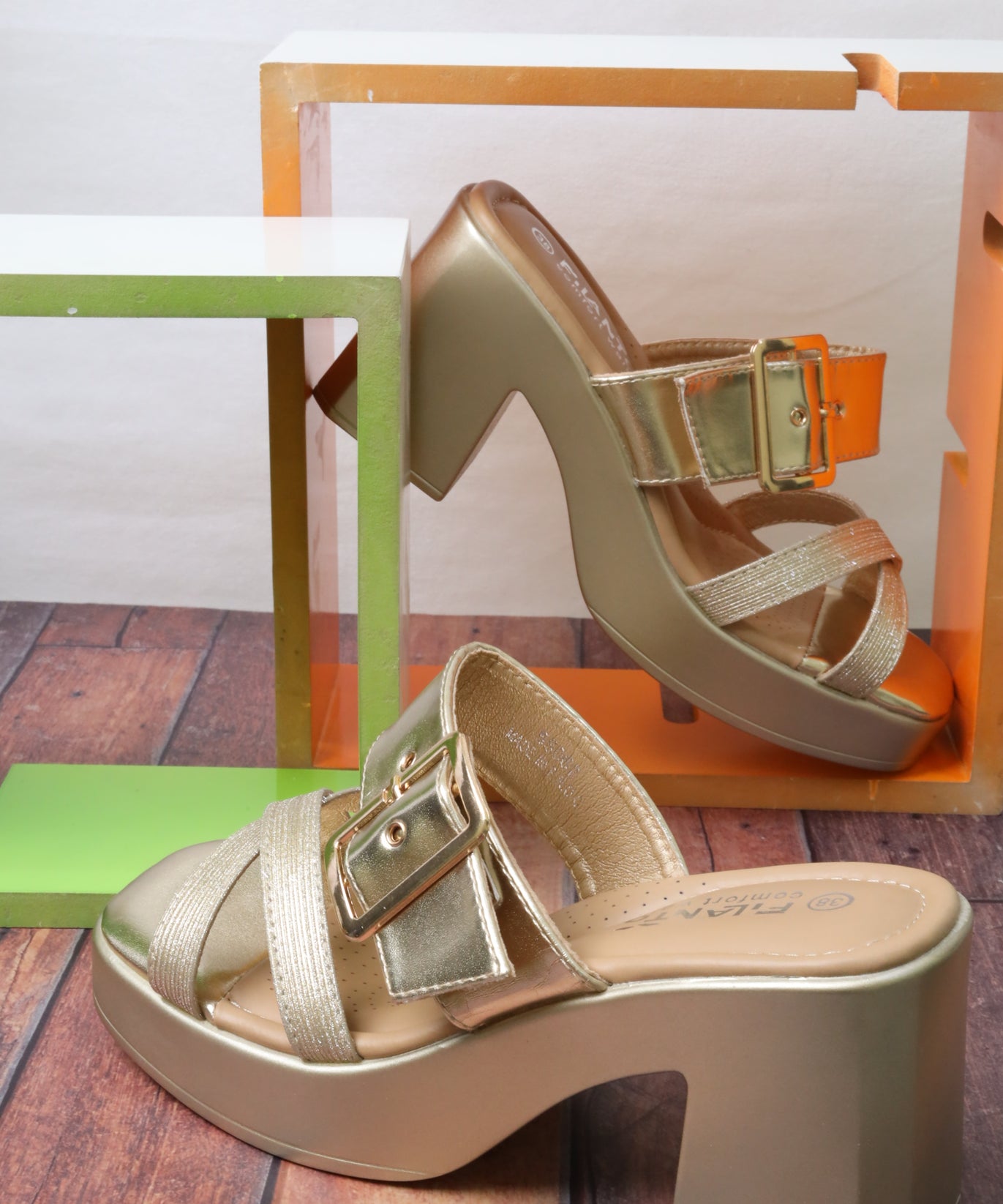 Women's wide-heeled sandal 55062