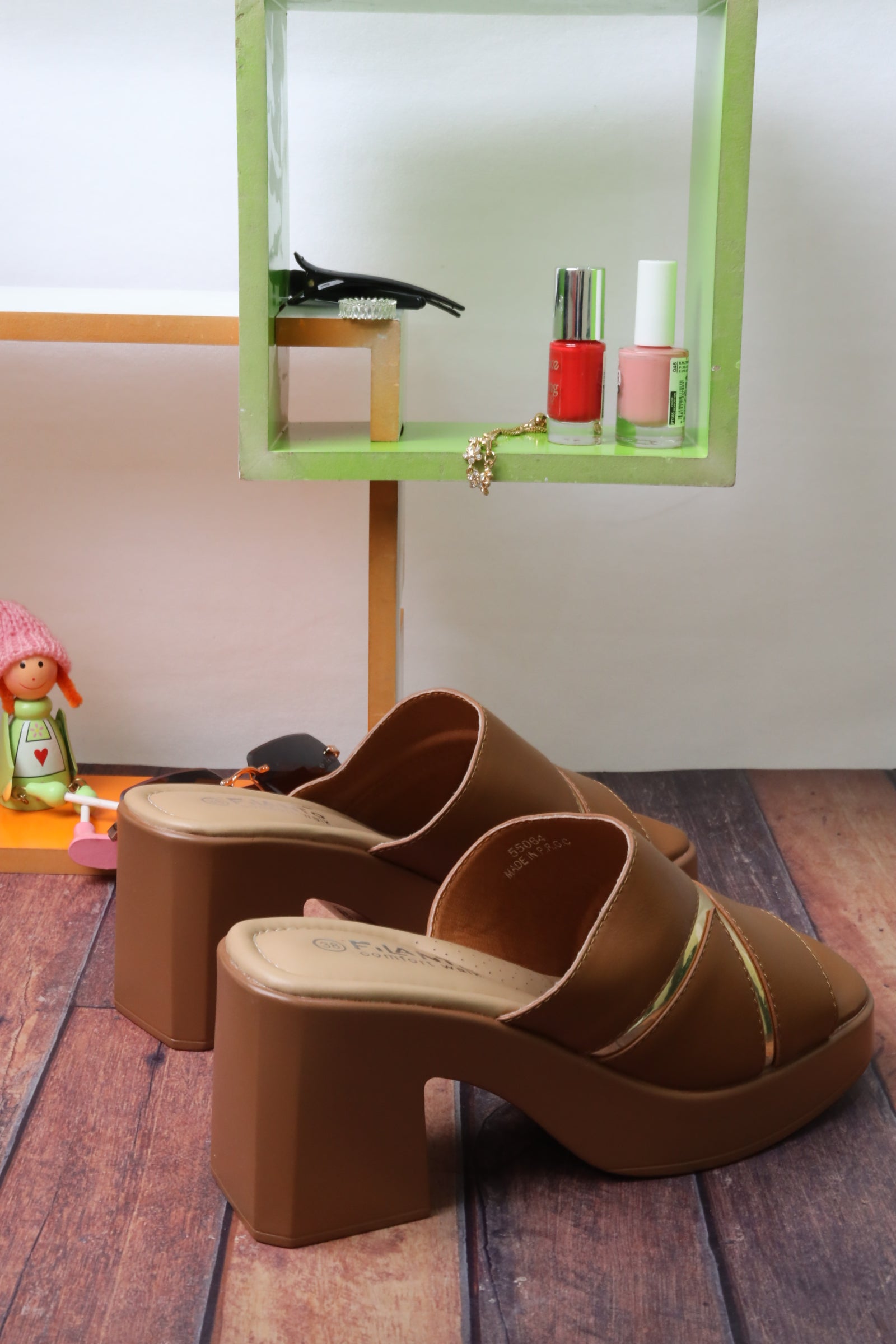 Women's wide-heeled sandal 55064