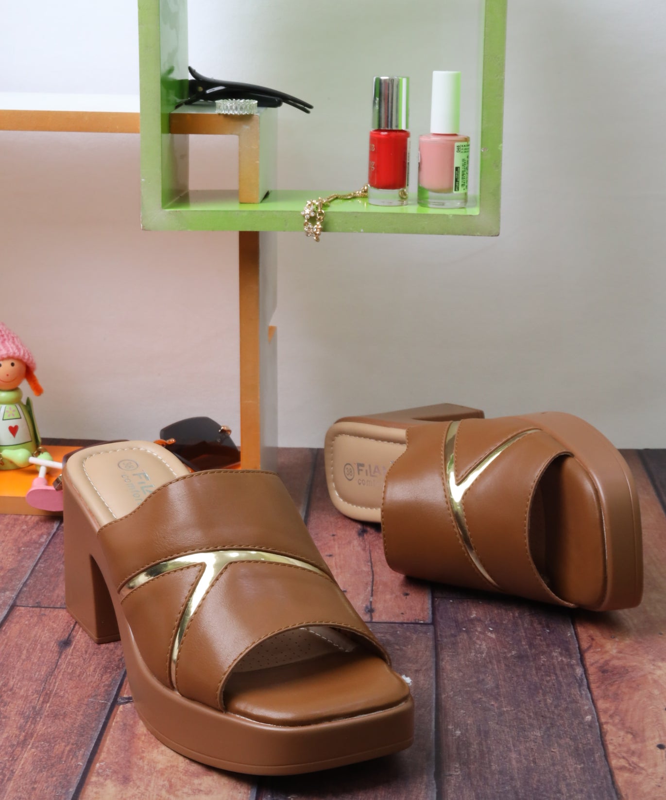 Women's wide-heeled sandal 55064