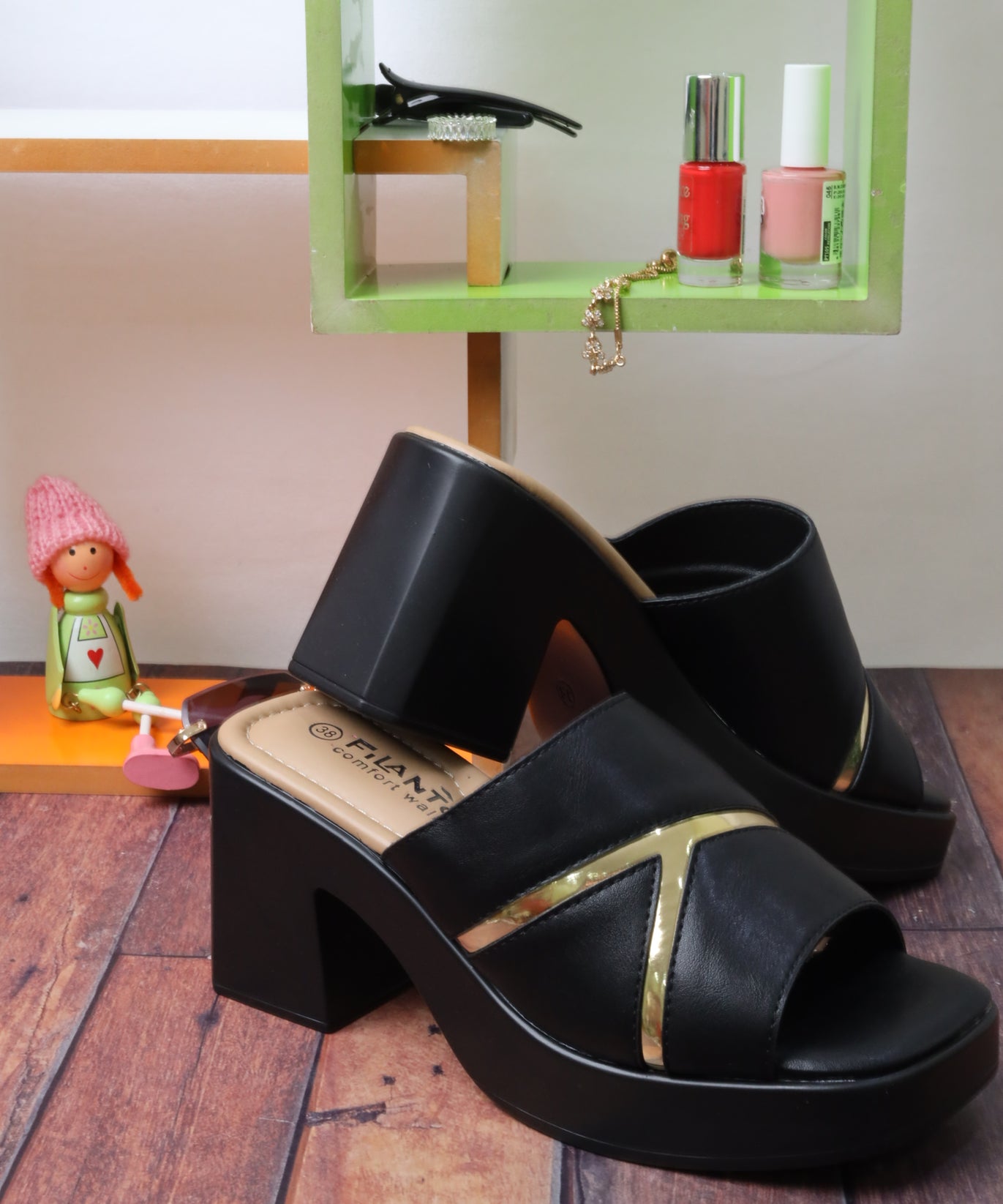 Women's wide-heeled sandal 55064