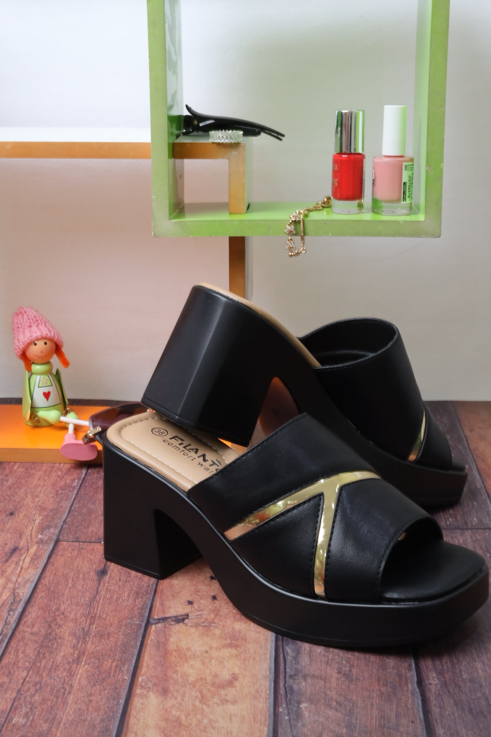 Women's wide-heeled sandal 55064