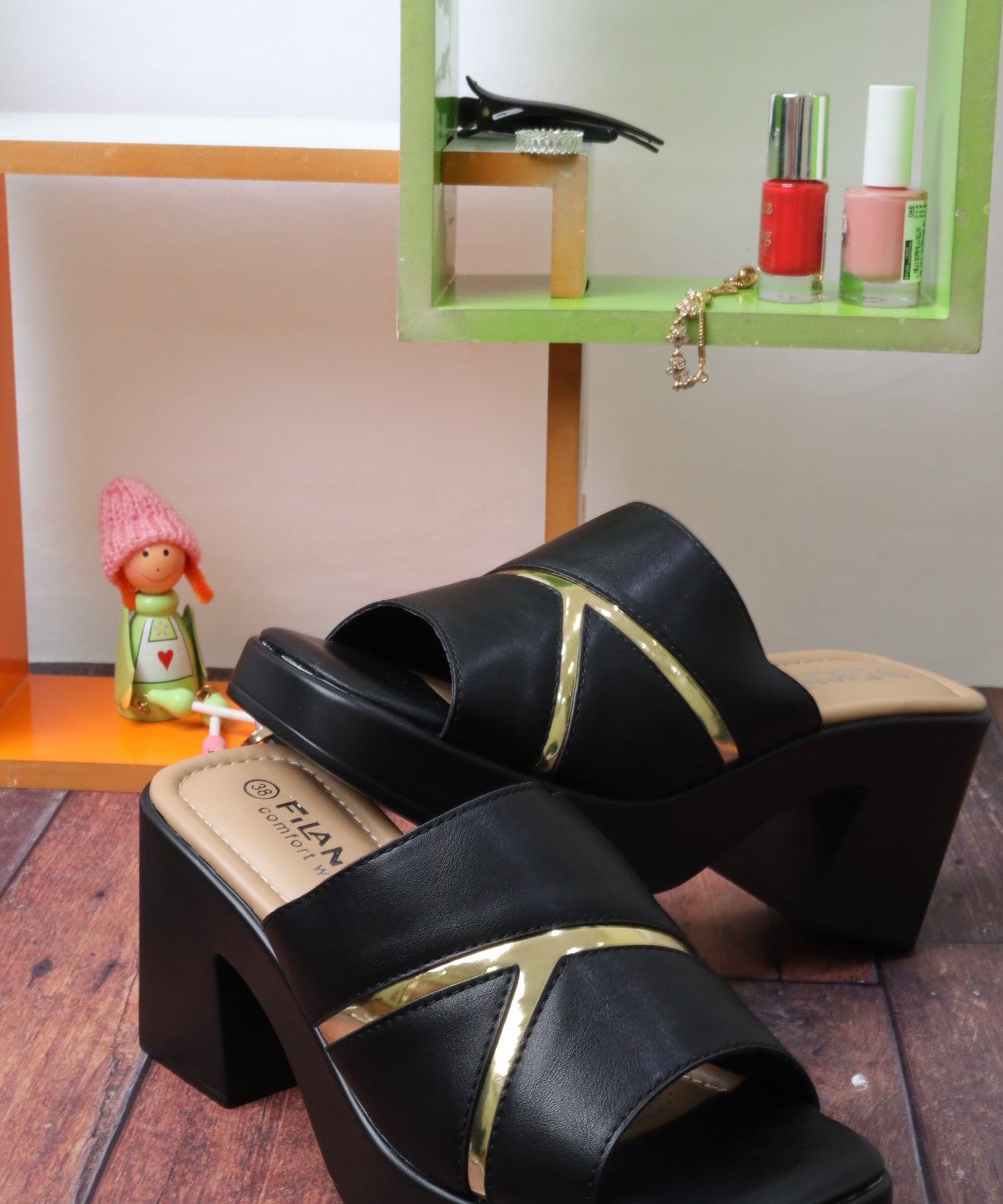 Women's wide-heeled sandal 55064