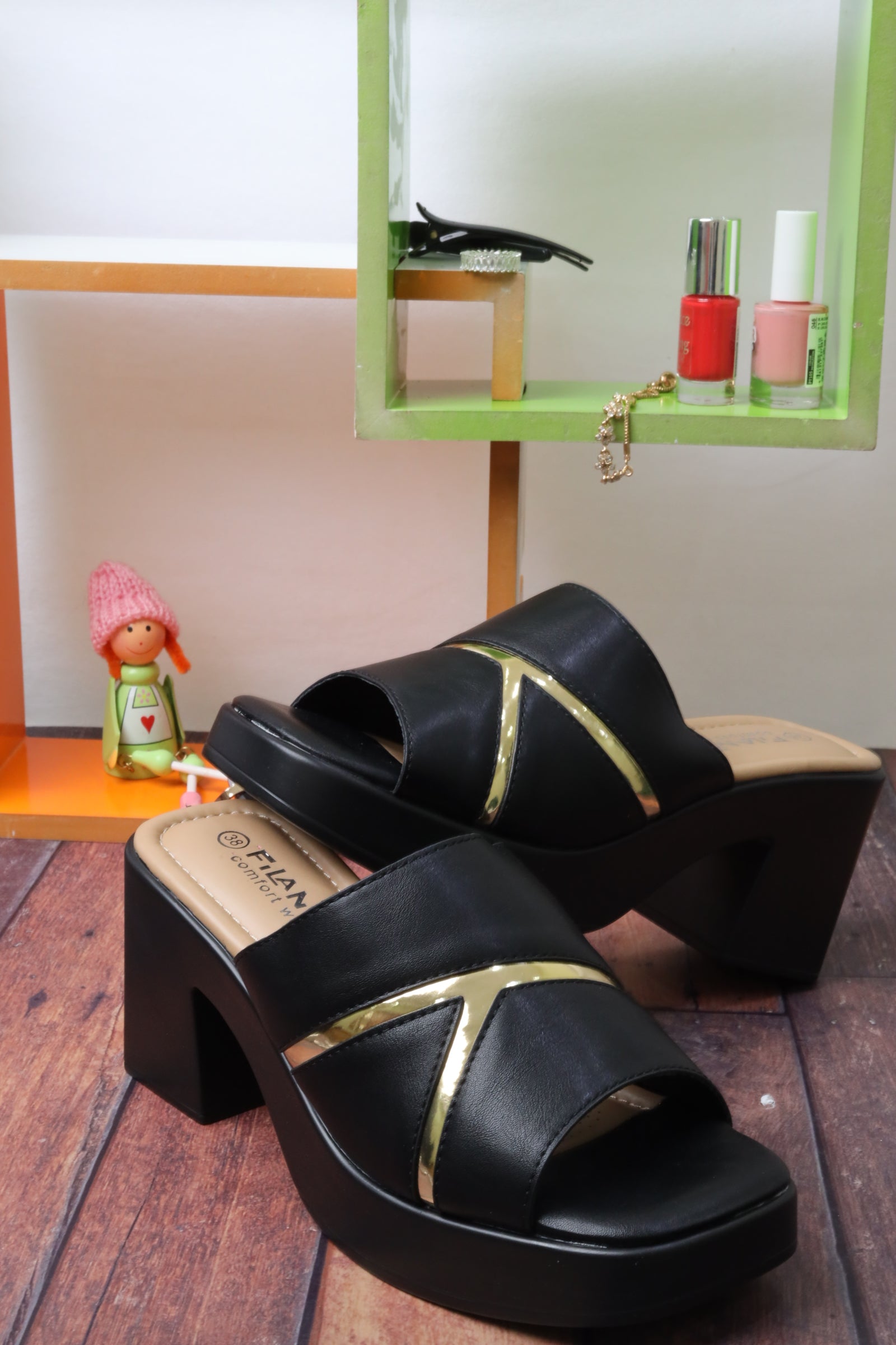 Women's wide-heeled sandal 55064